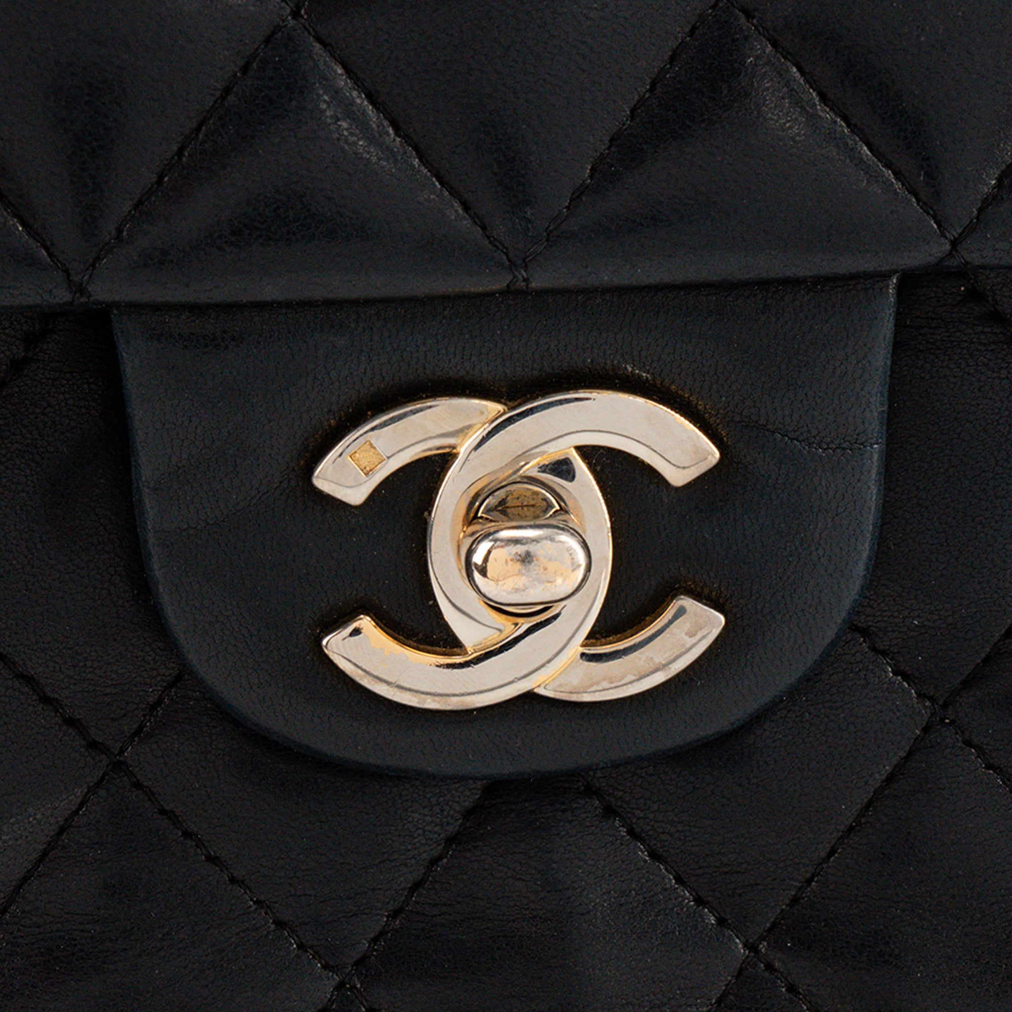 CHANEL - Sac à épaule Classique/Timeless 11.13 small Chanel en cuir lisse noir
