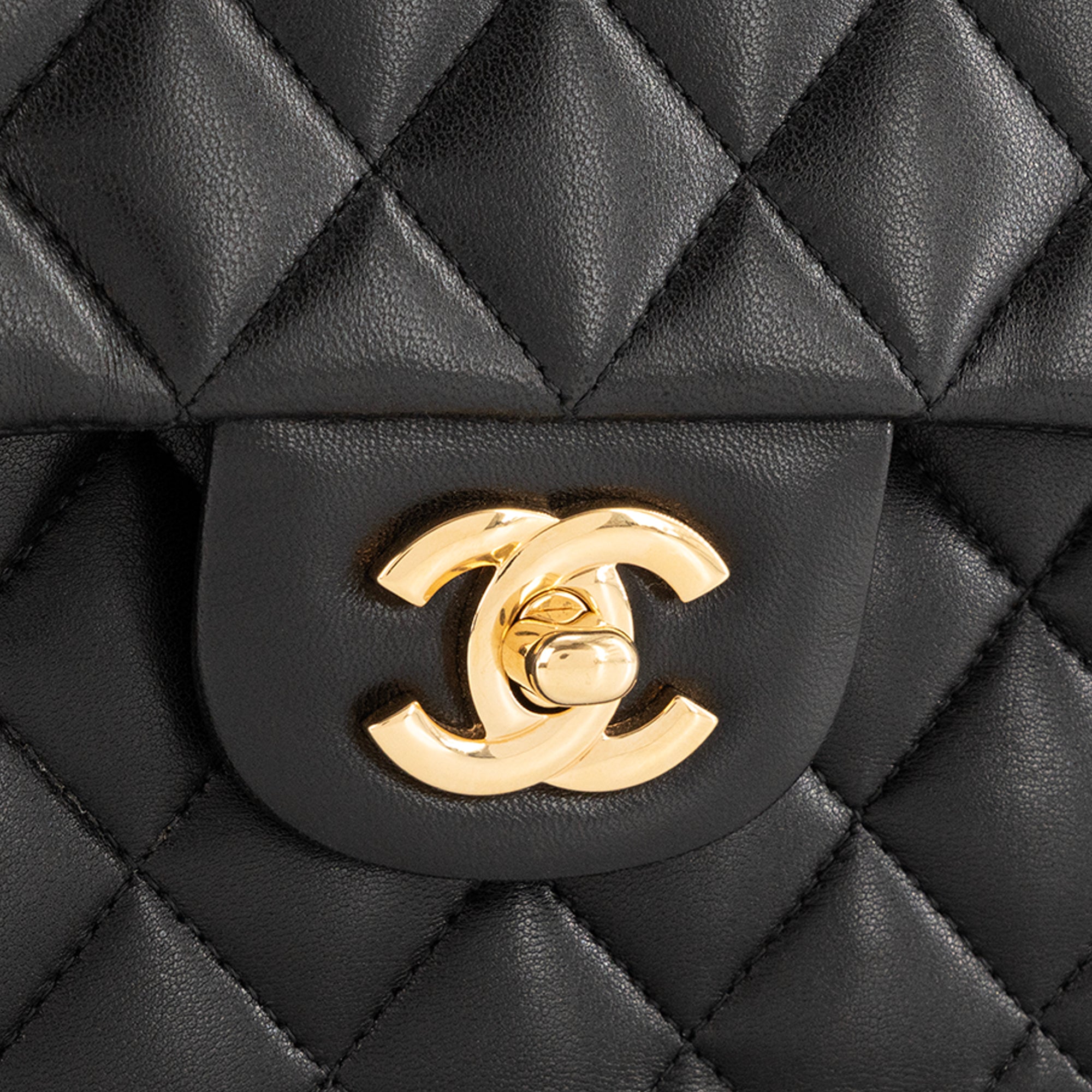 CHANEL - Sac à épaule Classique/Timeless 11.13 Chanel en cuir lisse noir