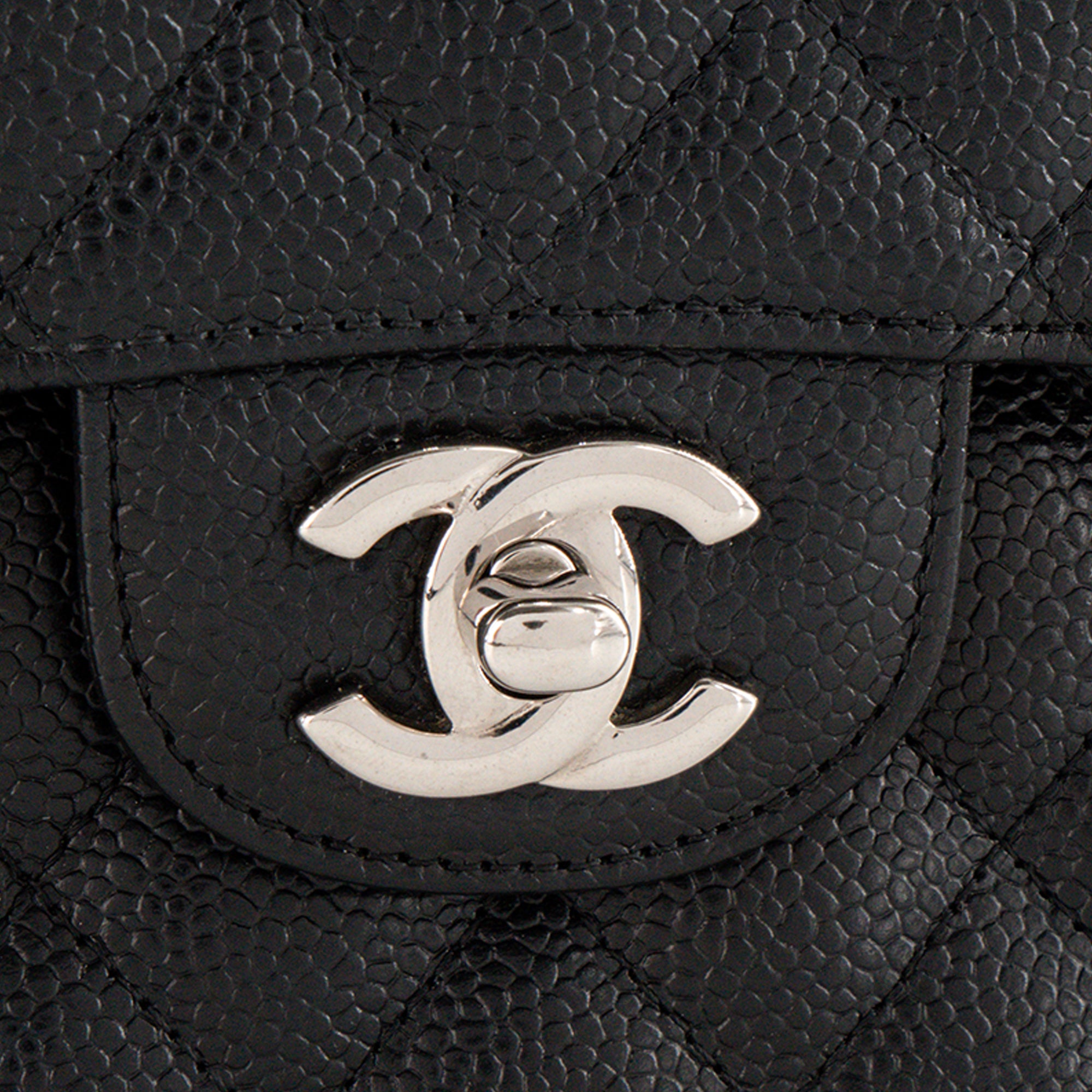 CHANEL - Sac à épaule Classique/Timeless 11.13 small Chanel en cuir caviar noir