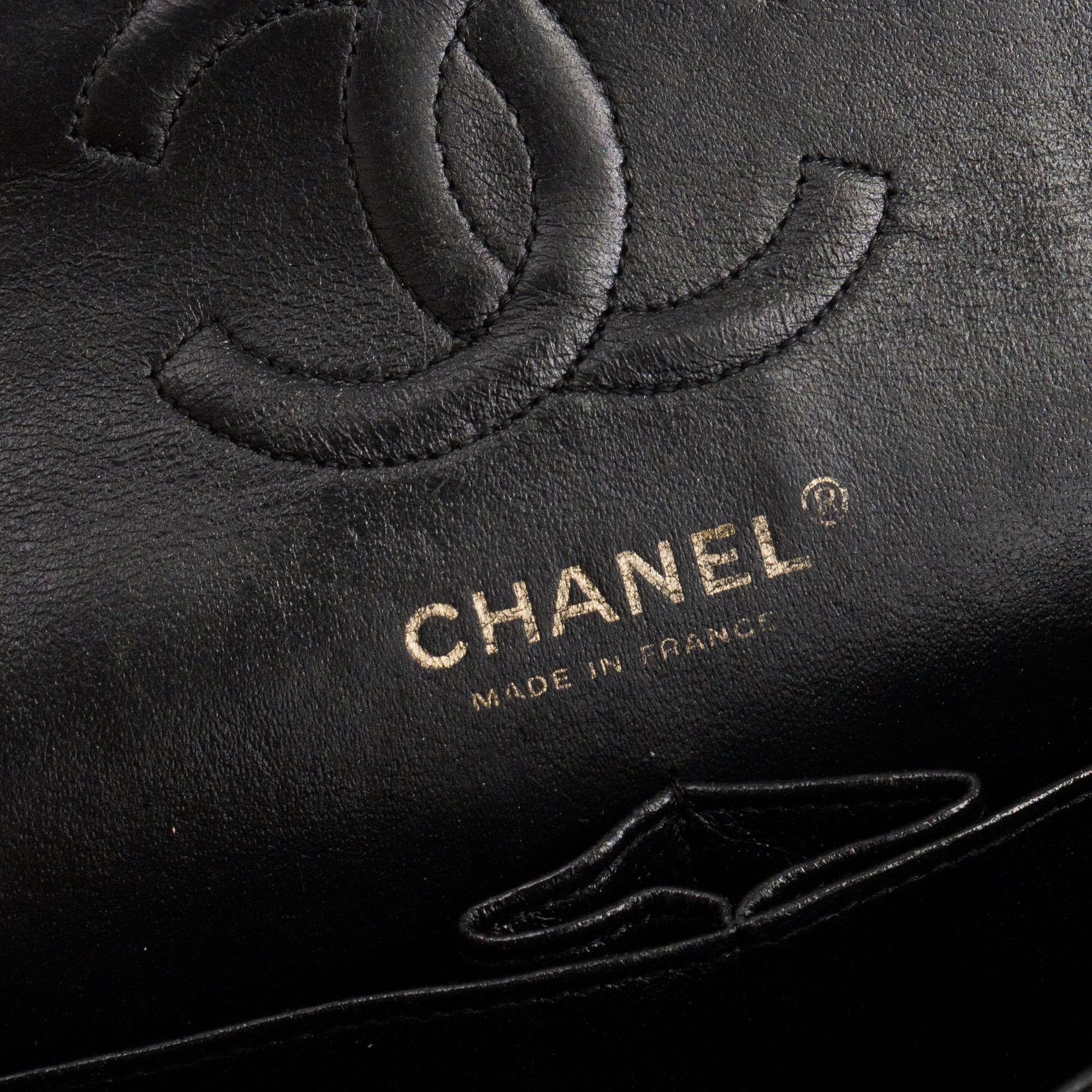 CHANEL - Sac à épaule Classique/Timeless 11.13 small Chanel en cuir caviar noir