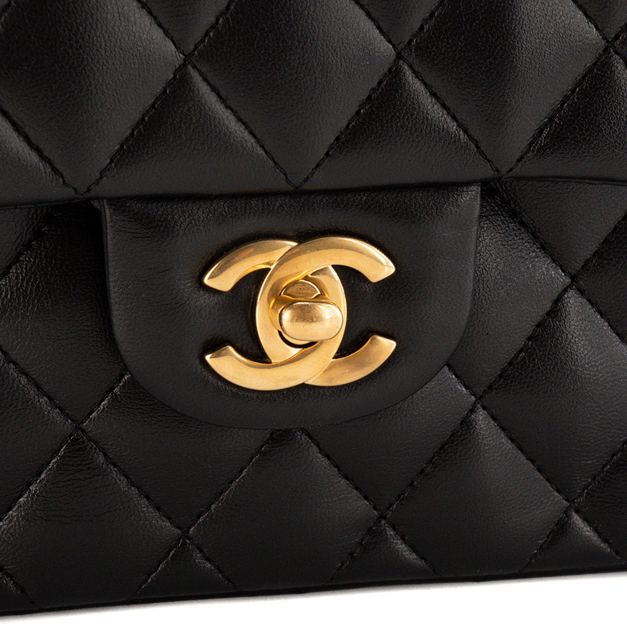 CHANEL - Sac à épaule Classique/Timeless 11.13 small Chanel en cuir lisse noir