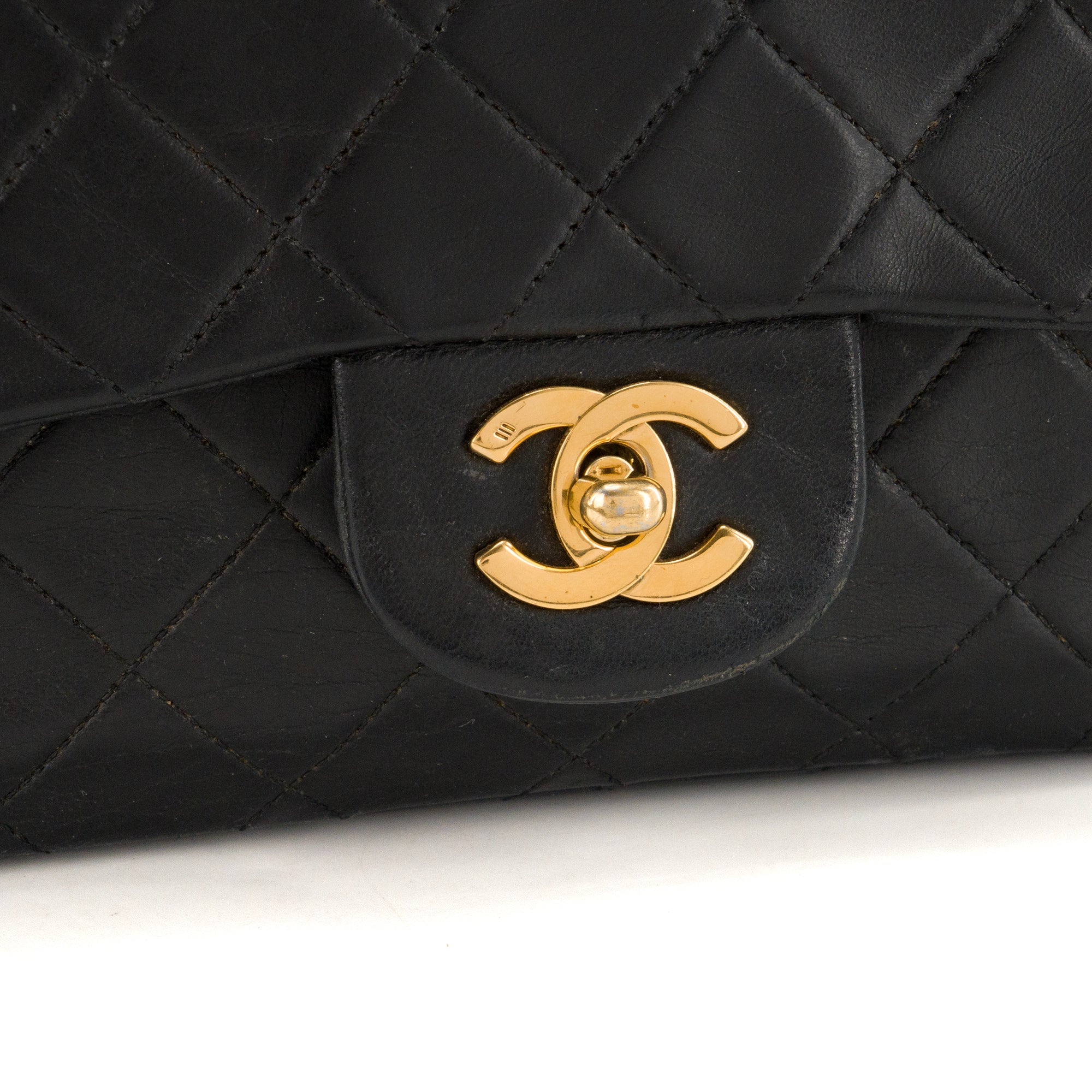 CHANEL - Sac à épaule Classique/Timeless 11.13 Small Chanel en cuir lisse noir vintage