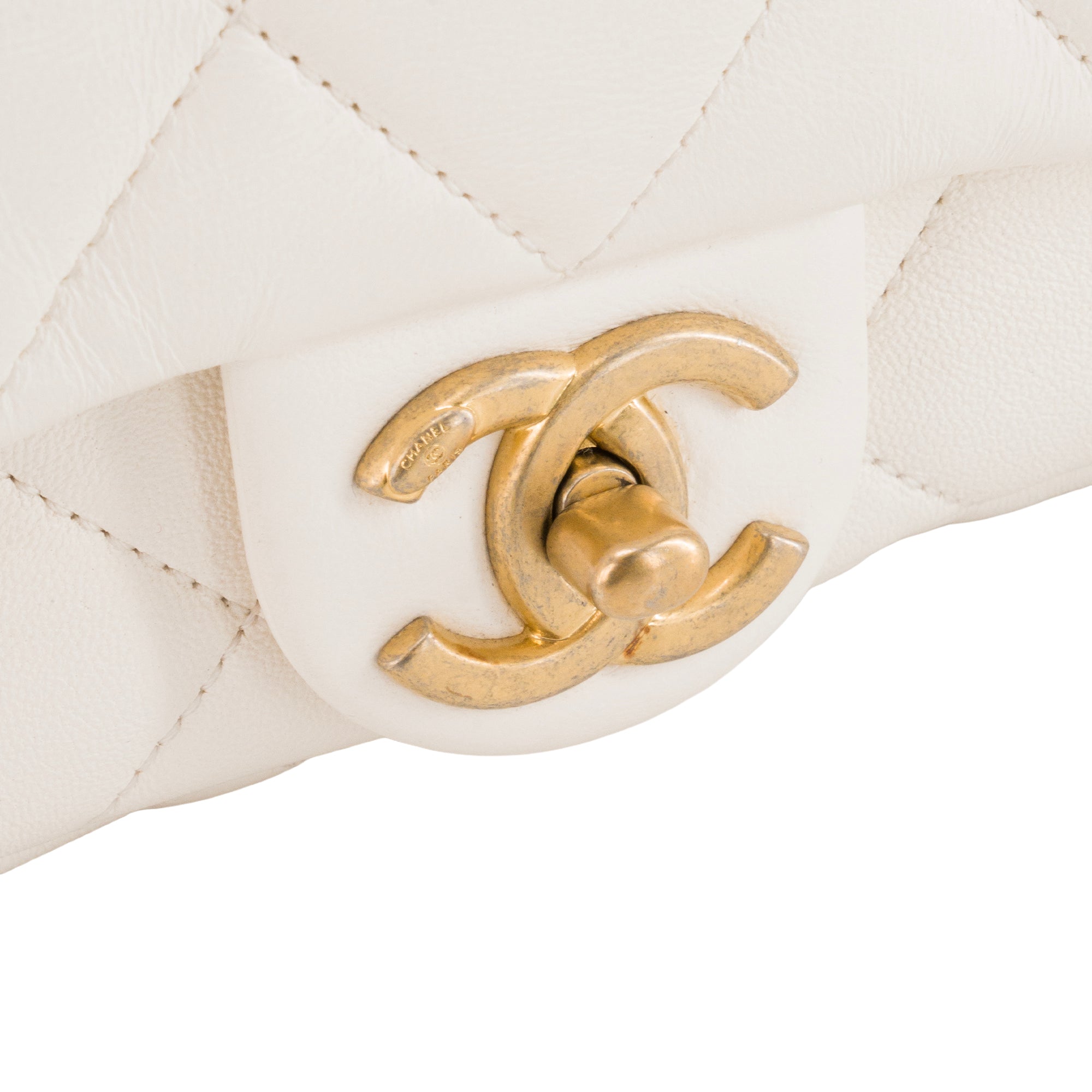 CHANEL - Sac à épaule Classique/Timeless Chain Chanel en cuir froissé blanc