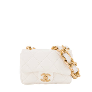 CHANEL - Sac à épaule Classique/Timeless Chain Chanel en cuir froissé blanc