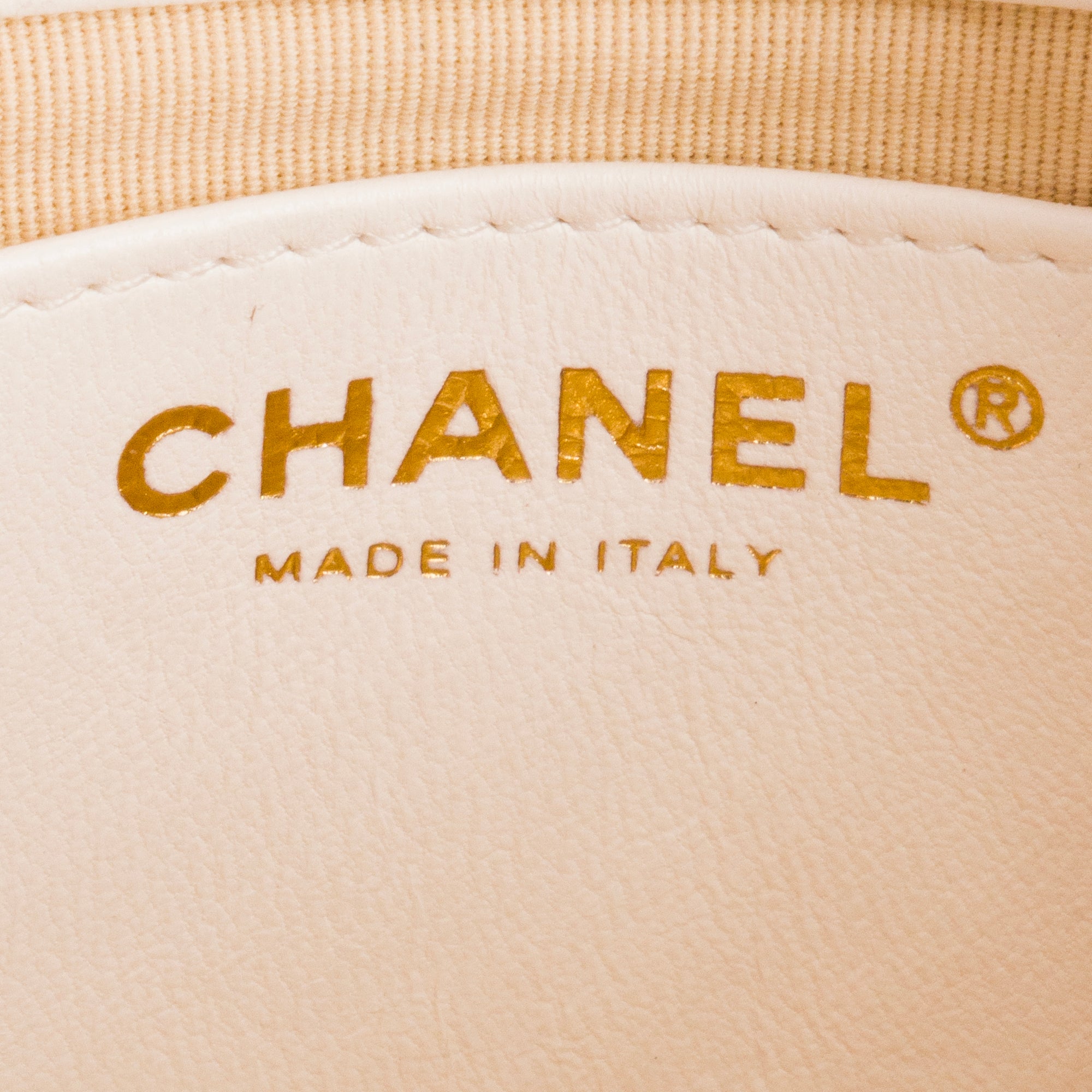 CHANEL - Sac à épaule Classique/Timeless Chain Chanel en cuir froissé blanc