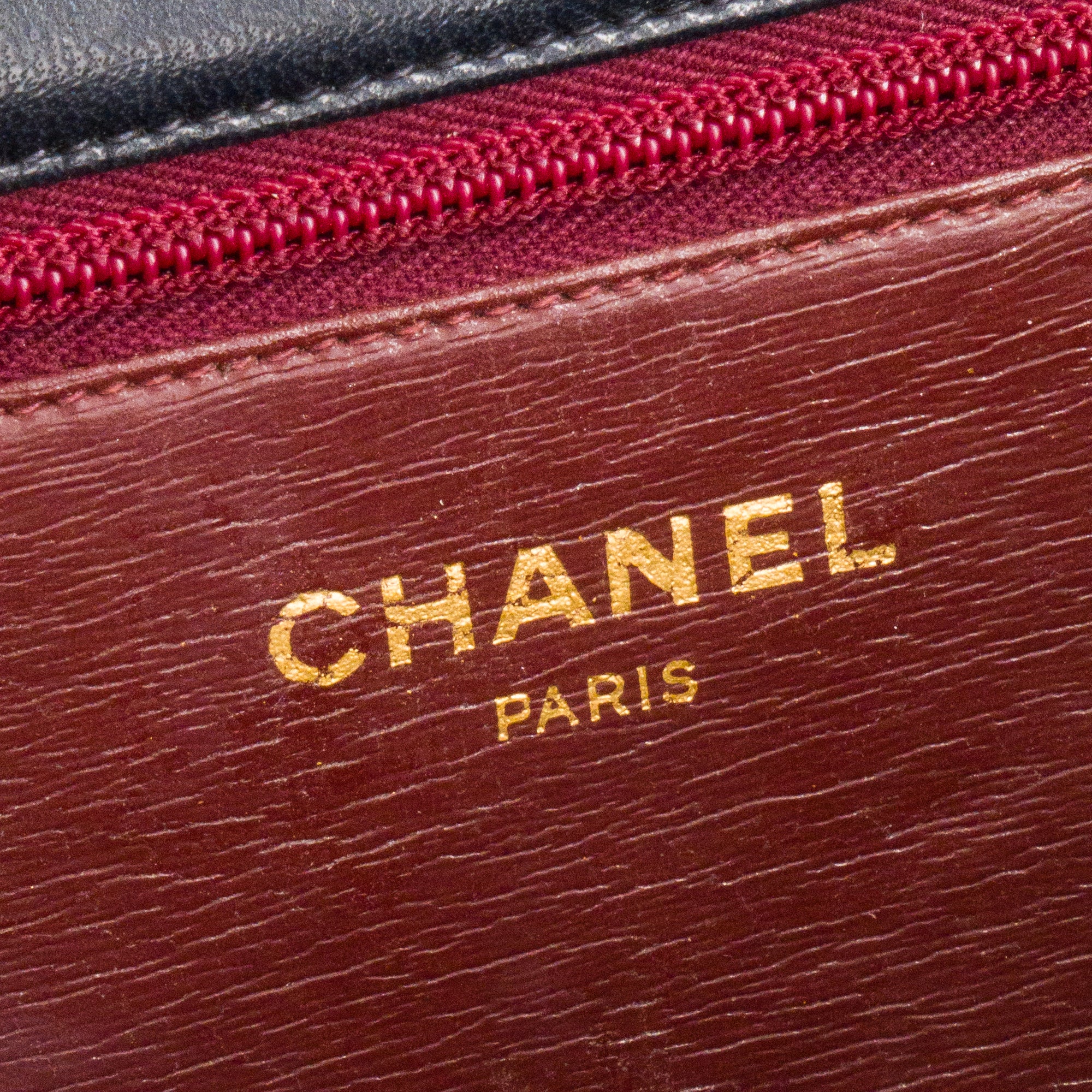 CHANEL - Sac à épaule Classique/Timeless Chanel en cuir lisse noir vintage