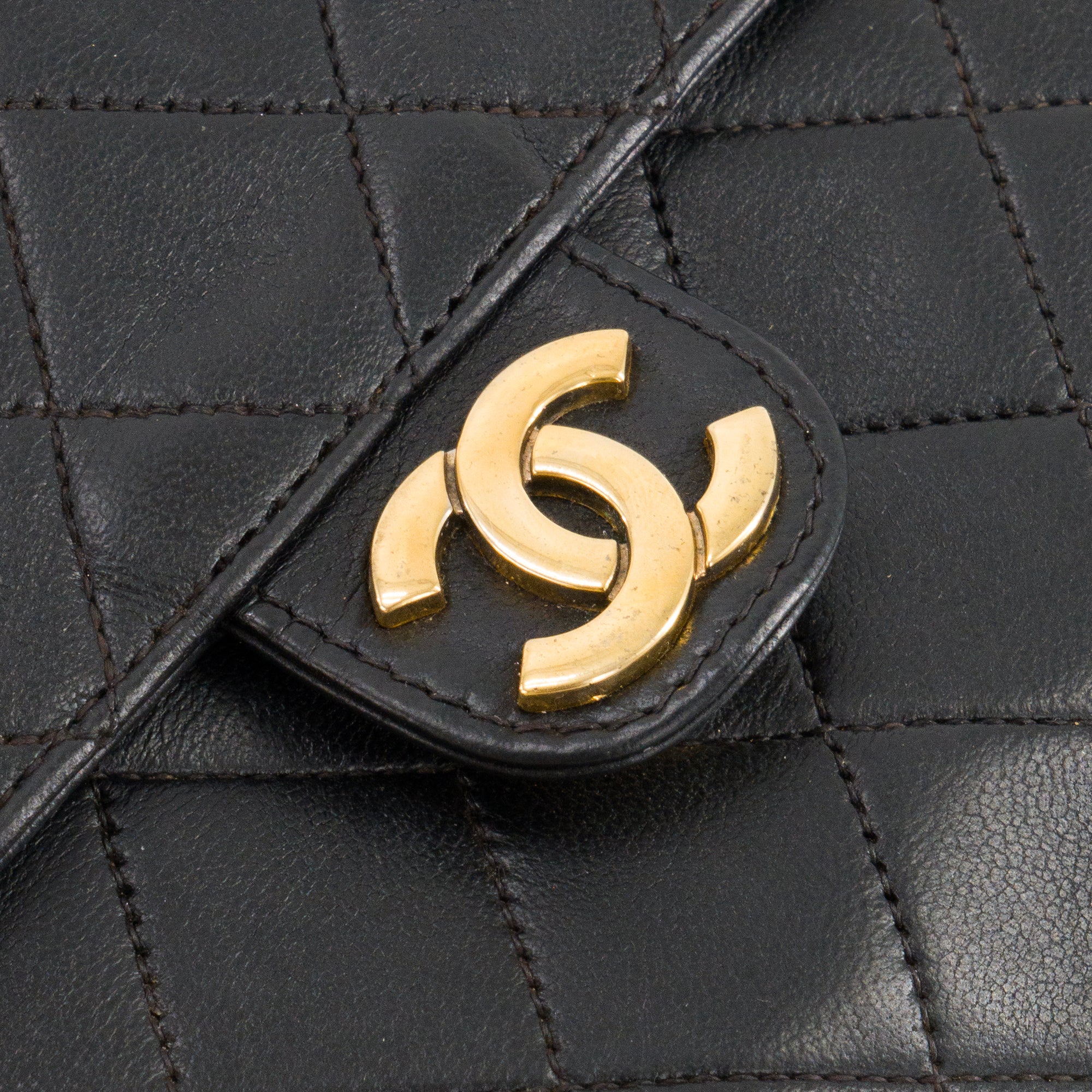 CHANEL - Sac à épaule Classique/Timeless Chanel en cuir lisse noir vintage
