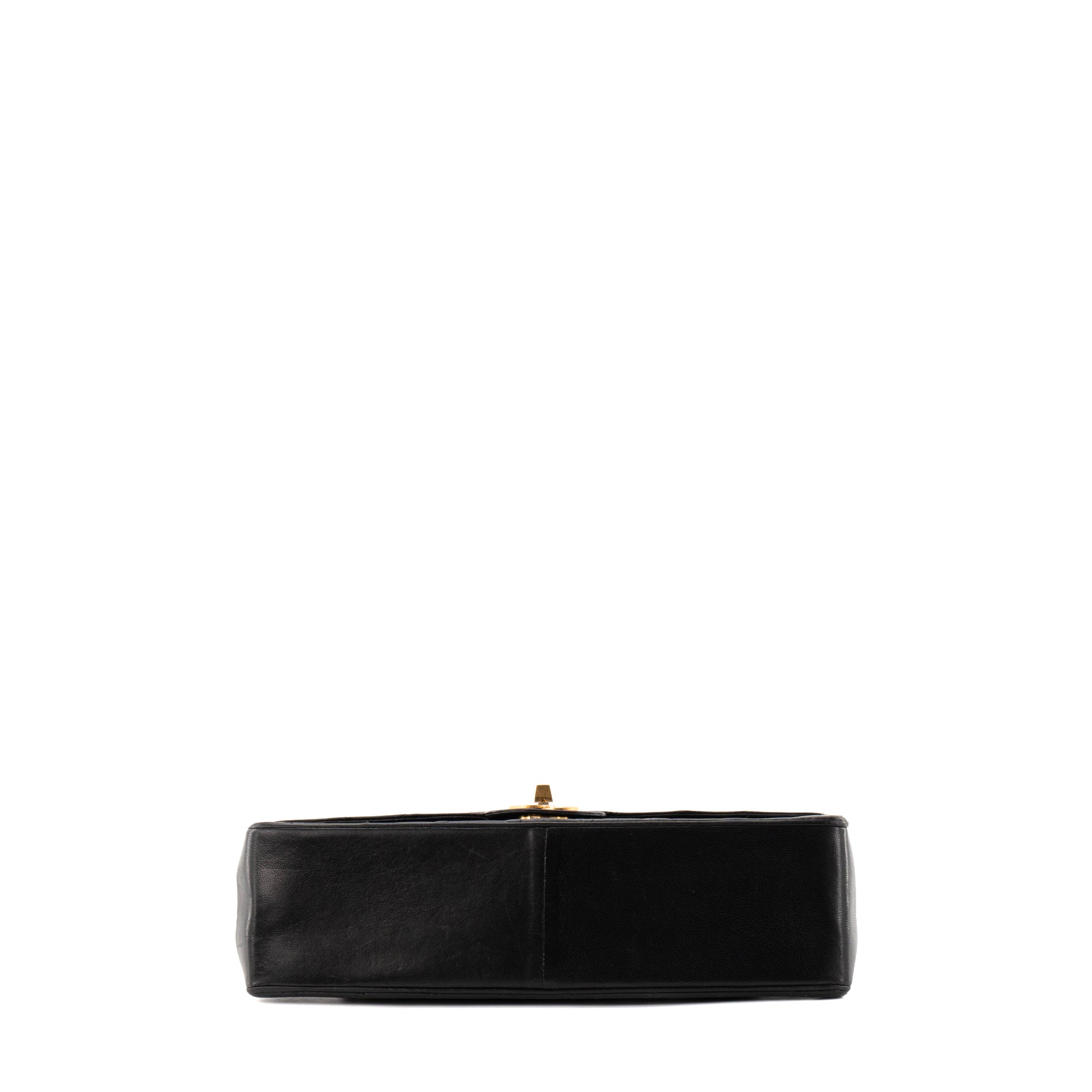 CHANEL - Sac à épaule Classique/Timeless Chanel en cuir lisse noir vintage