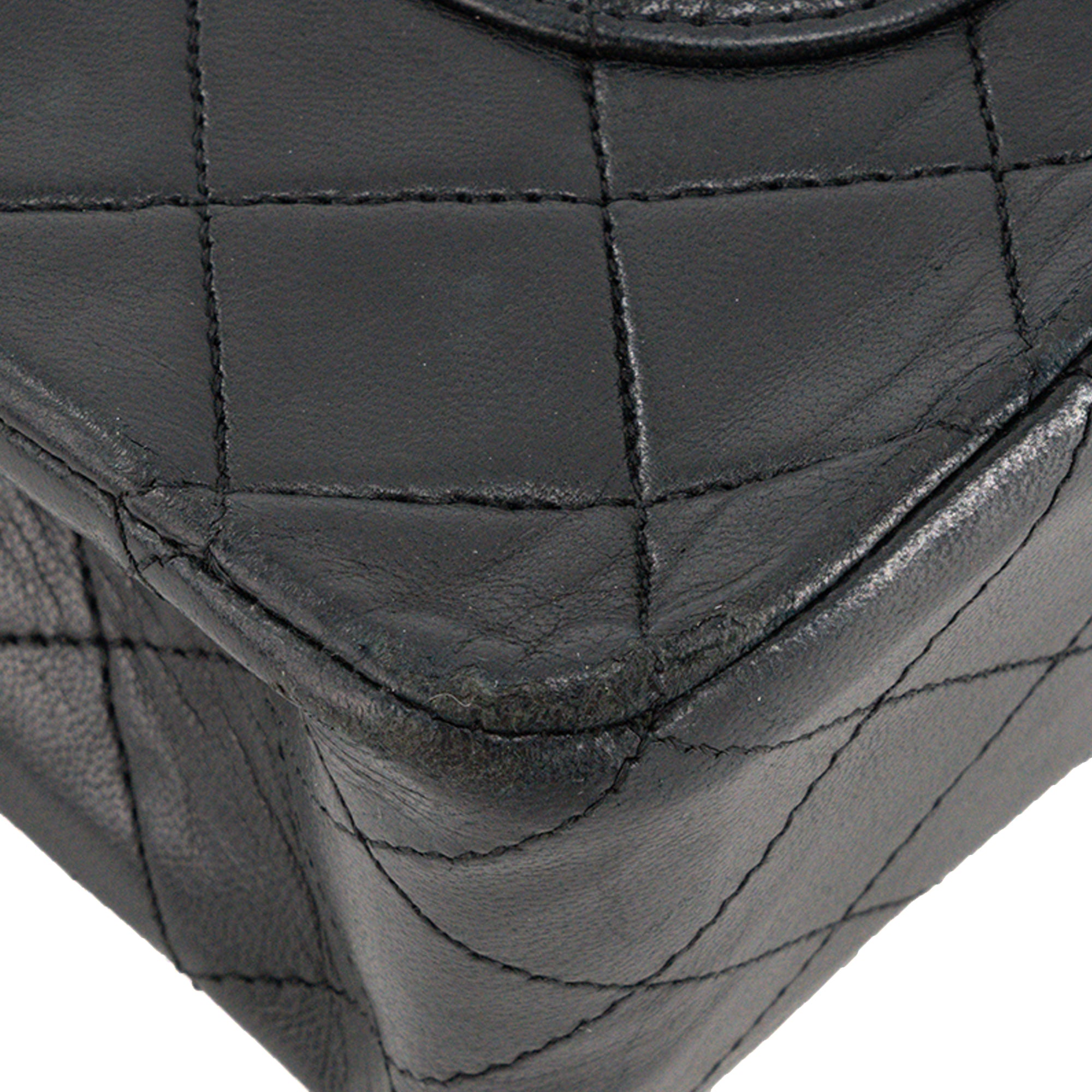CHANEL - Sac à épaule Classique/Timeless Chanel en cuir lisse noir vintage