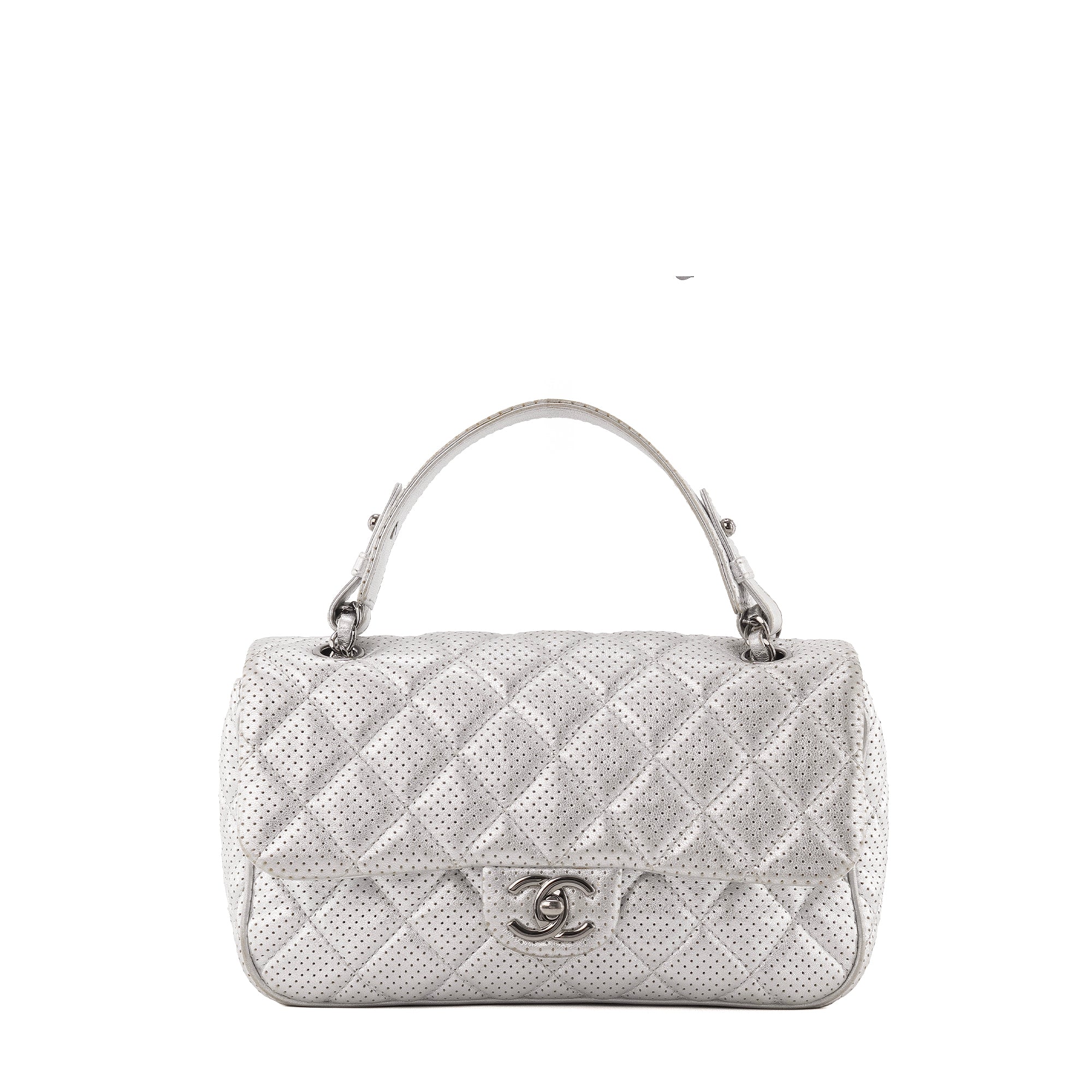 CHANEL - Sac à épaule Classique/Timeless Chanel en cuir perforé argenté