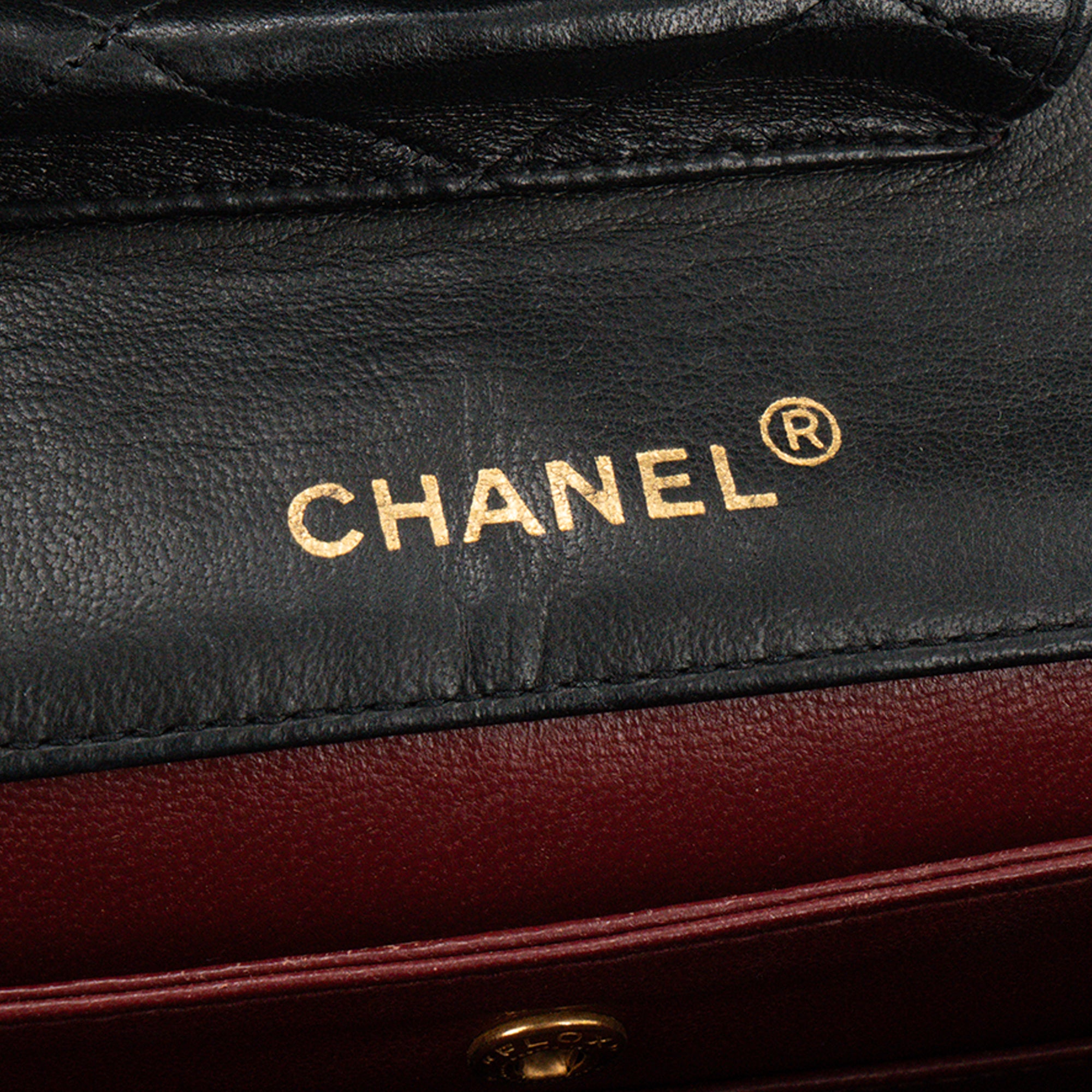 CHANEL - Sac à épaule Classique/Timeless Simple Flap Chanel en cuir lisse noir vintage