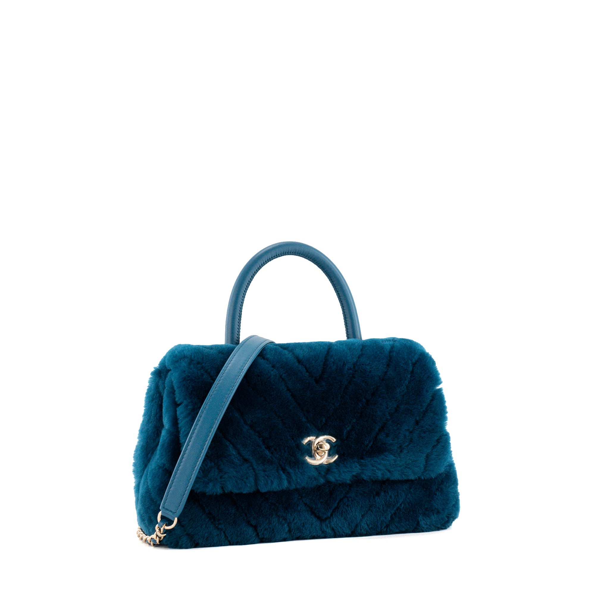 CHANEL - Sac à épaule Coco Handle Chanel en shearling chevron et cuir bleu