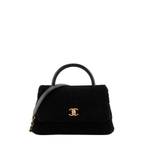CHANEL - Sac à épaule Coco Handle Chanel en shearling et cuir noir