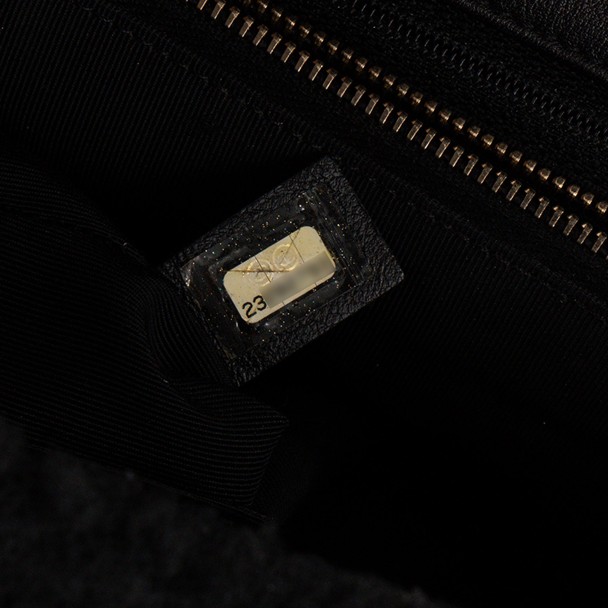 CHANEL - Sac à épaule Coco Handle Chanel en shearling et cuir noir