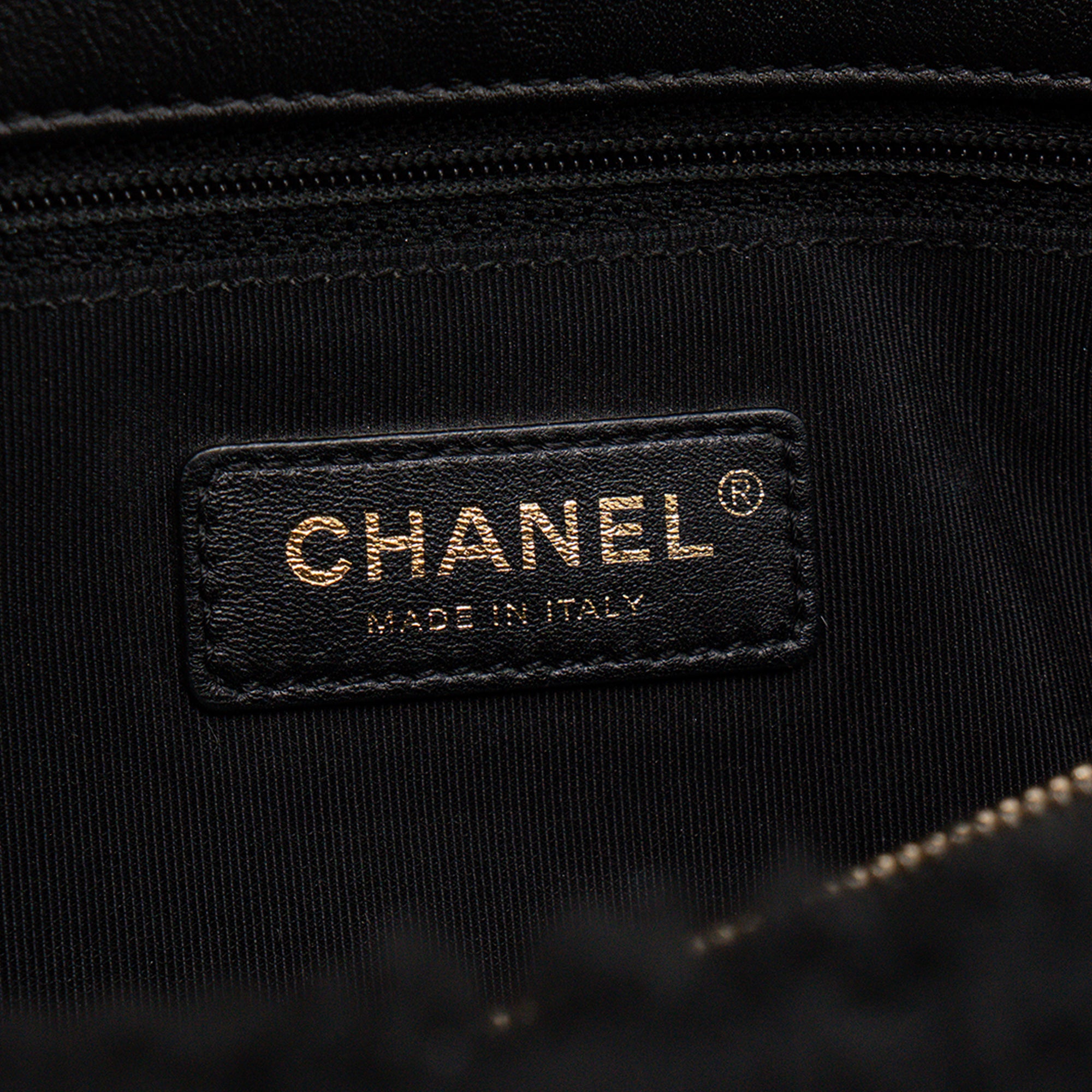 CHANEL - Sac à épaule Coco Handle Chanel en shearling et cuir noir
