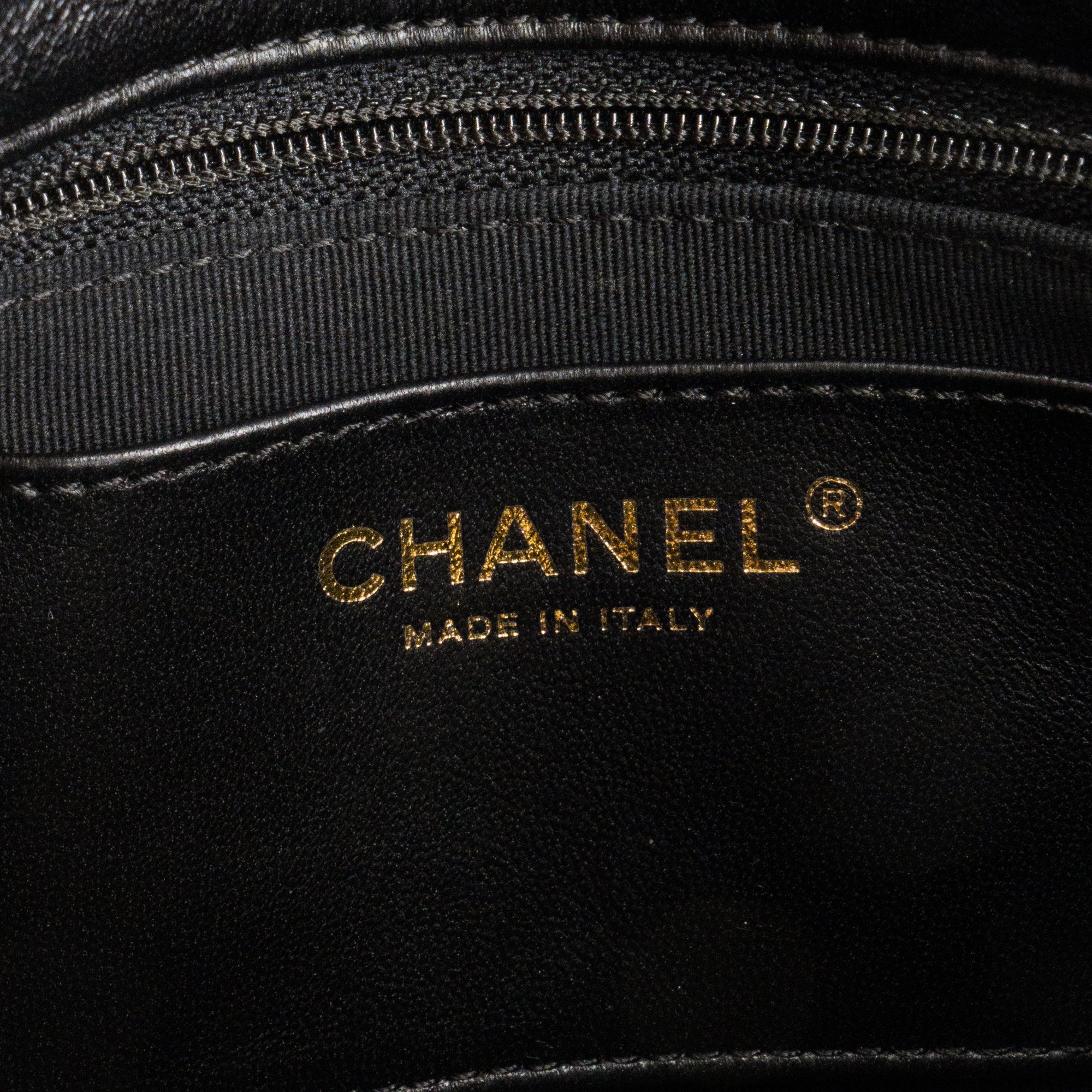 CHANEL - Sac à épaule Funky Town Chanel en cuir lisse noir
