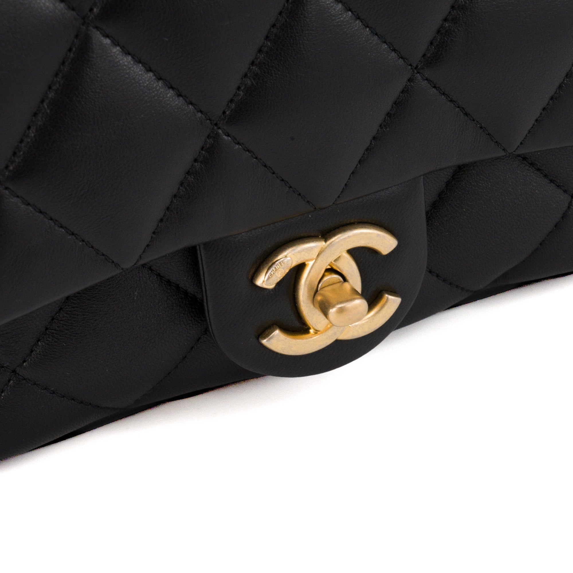 CHANEL - Sac à épaule Funky Town Chanel en cuir lisse noir
