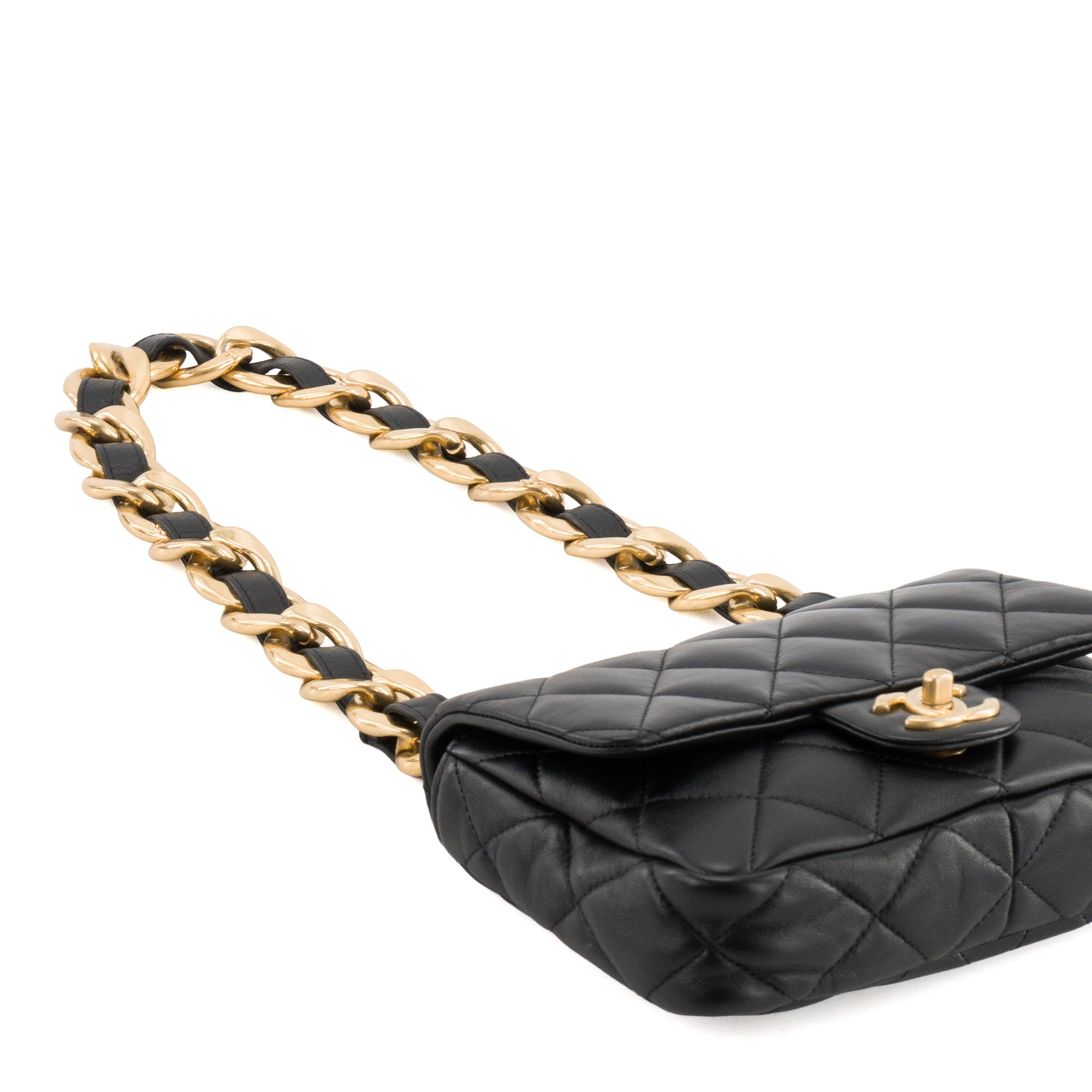 CHANEL - Sac à épaule Funky Town Chanel en cuir lisse noir