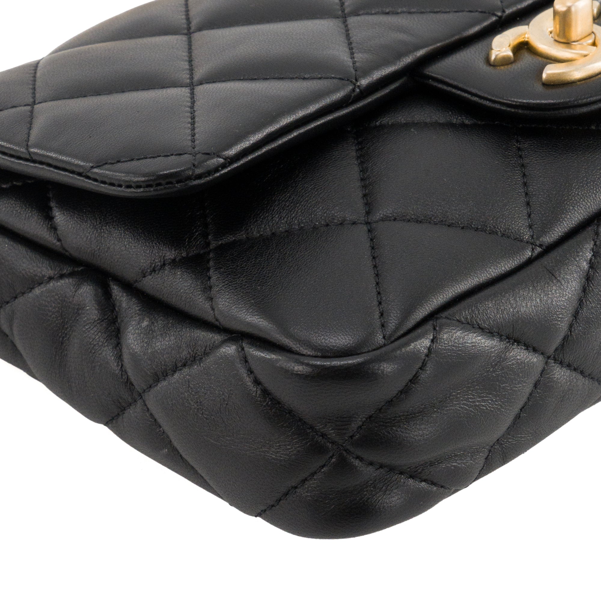 CHANEL - Sac à épaule Funky Town Chanel en cuir lisse noir