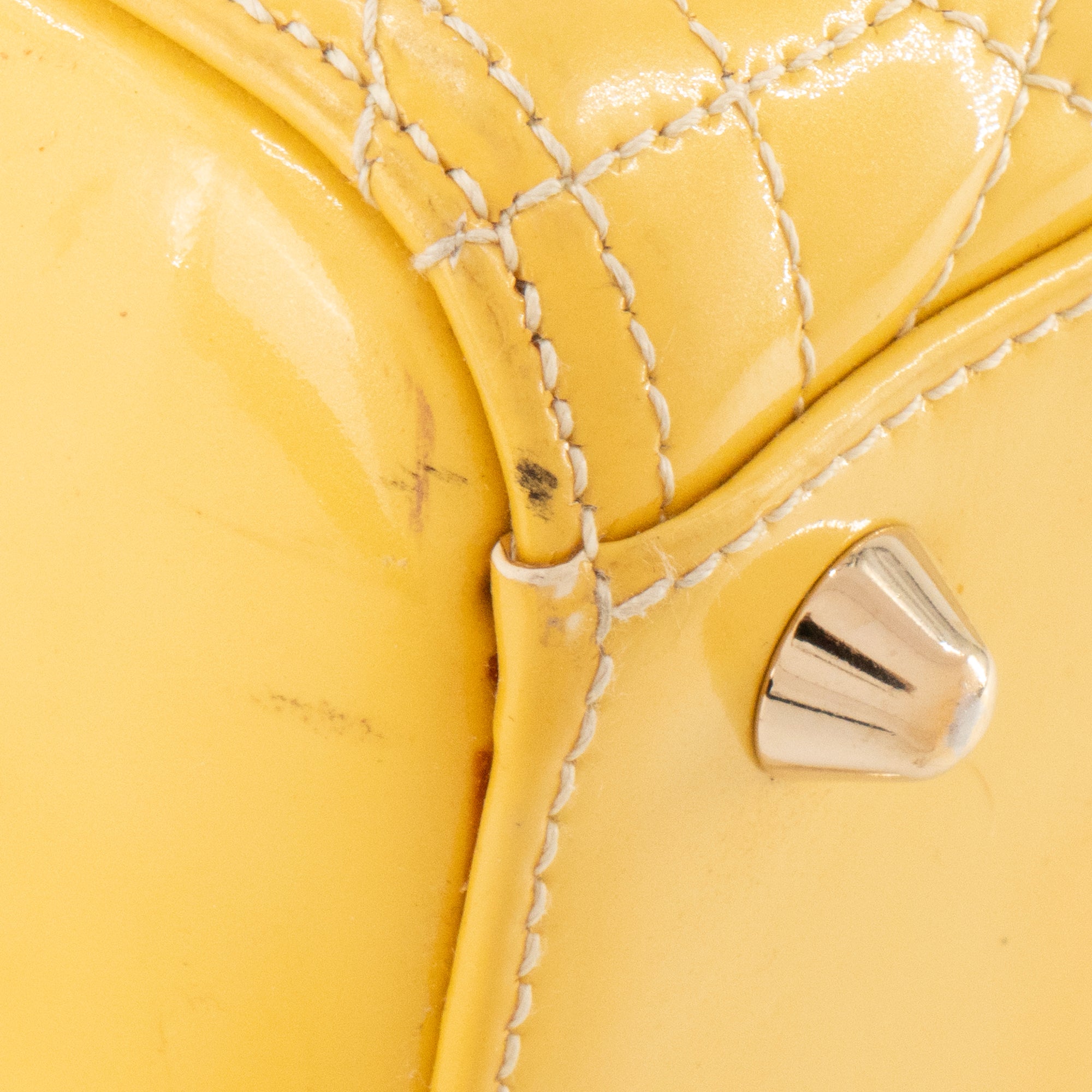 CHANEL - Sac à épaule Lady Dior Large en cuir verni jaune vintage
