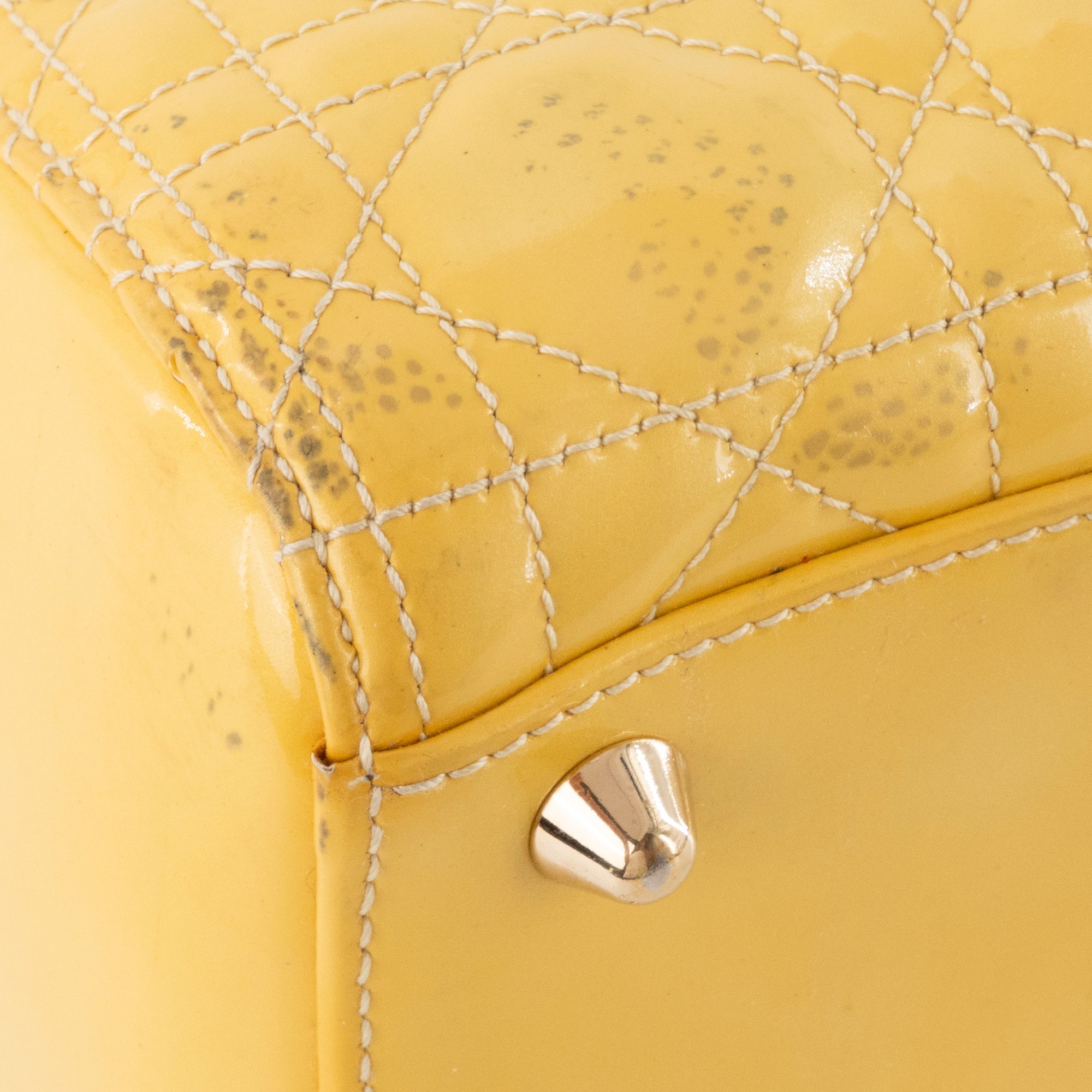 CHANEL - Sac à épaule Lady Dior Large en cuir verni jaune vintage