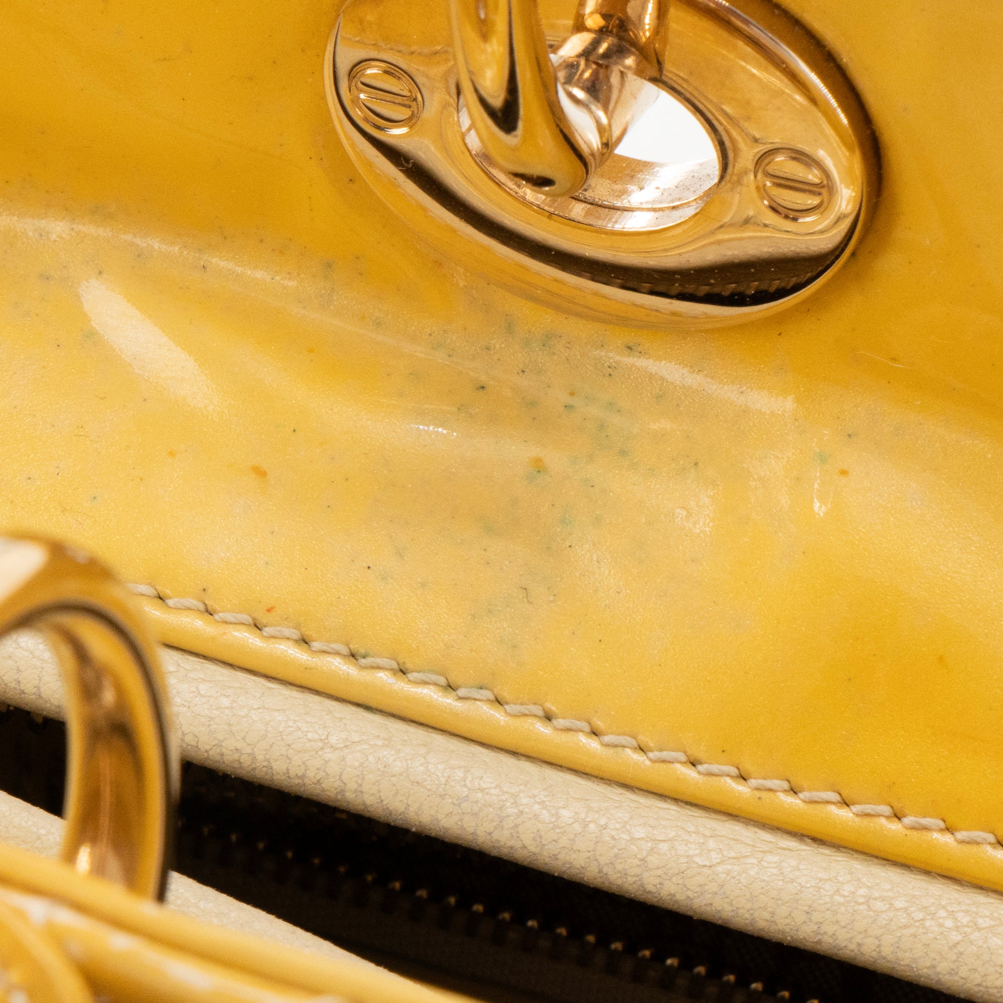 CHANEL - Sac à épaule Lady Dior Large en cuir verni jaune vintage