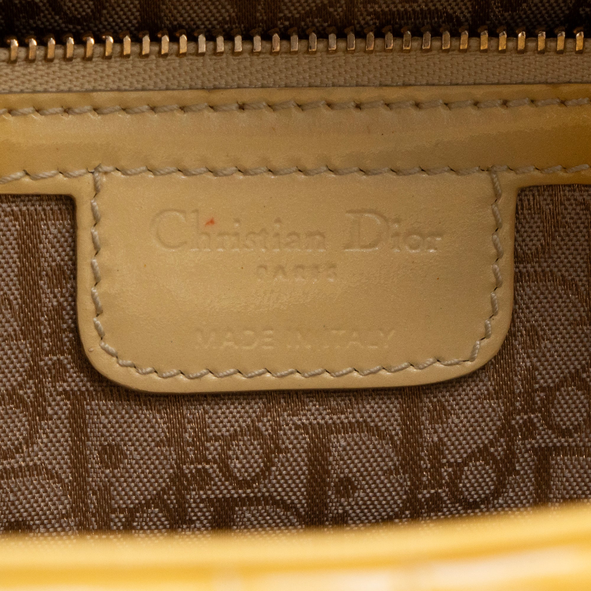 CHANEL - Sac à épaule Lady Dior Large en cuir verni jaune vintage
