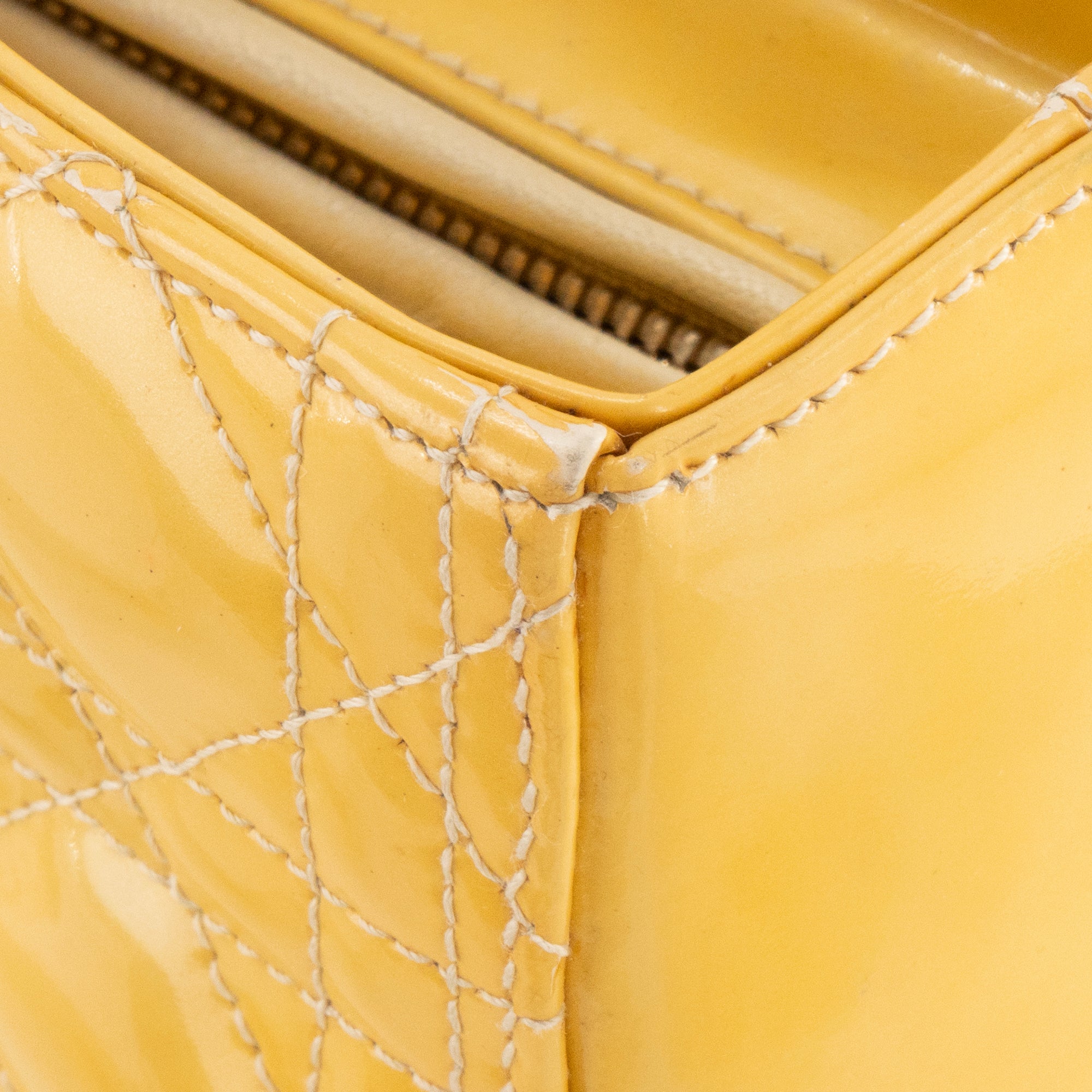 CHANEL - Sac à épaule Lady Dior Large en cuir verni jaune vintage