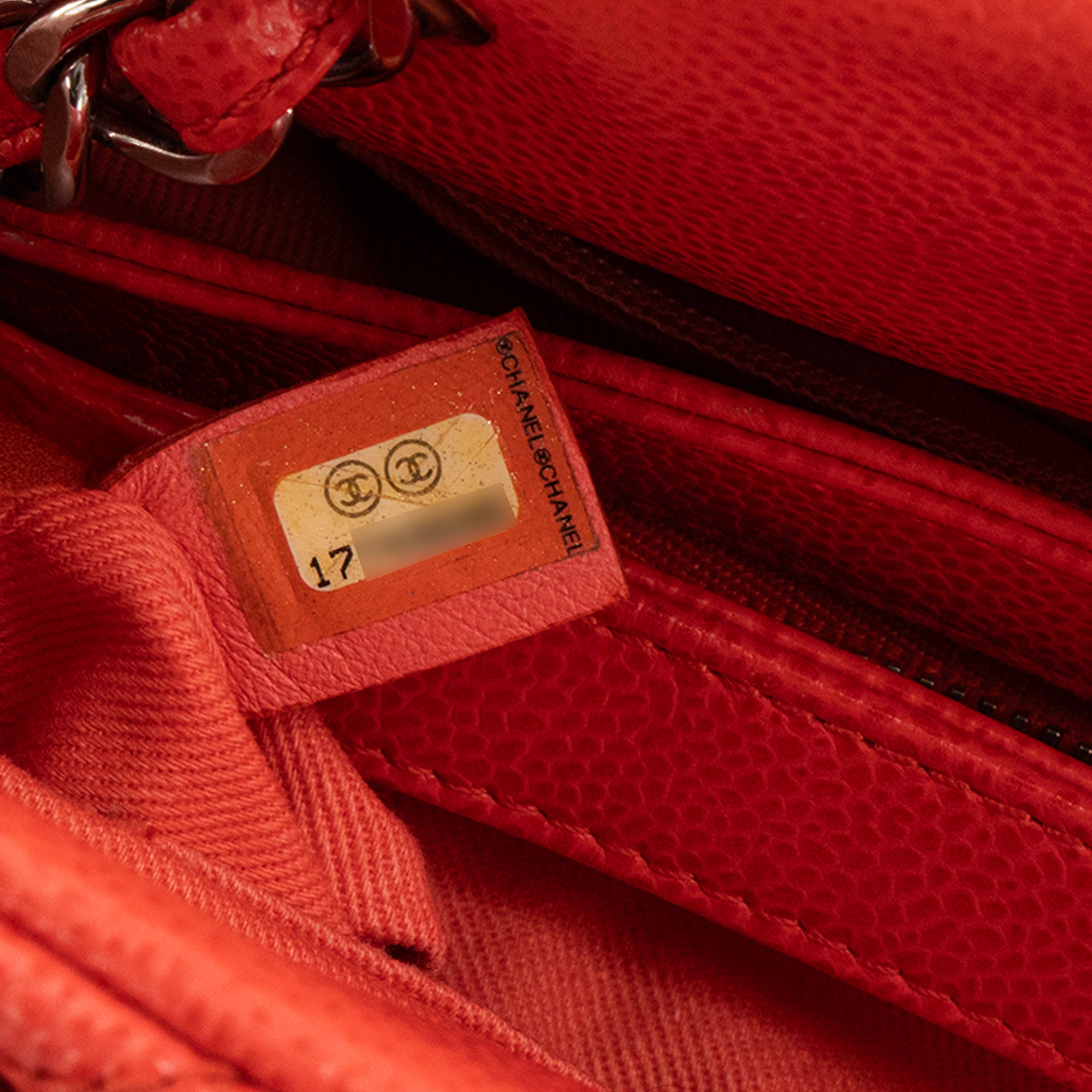 CHANEL - Sac à épaule Mademoiselle Chanel en cuir grainé orange