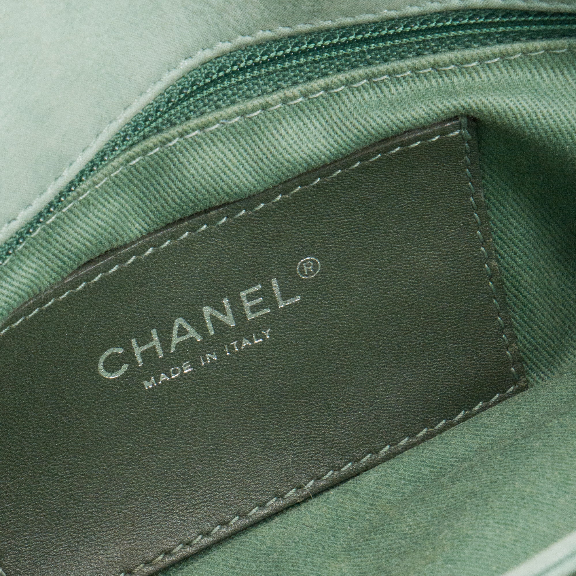 CHANEL - Sac à épaule Mademoiselle Chanel en cuir lisse vert