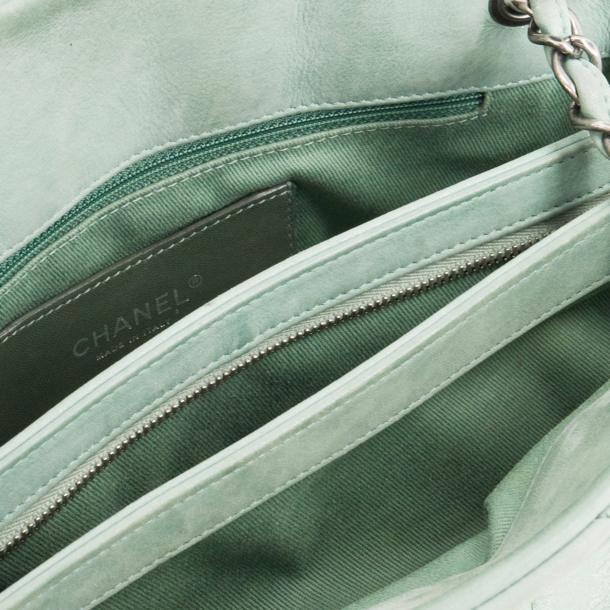 CHANEL - Sac à épaule Mademoiselle Chanel en cuir lisse vert