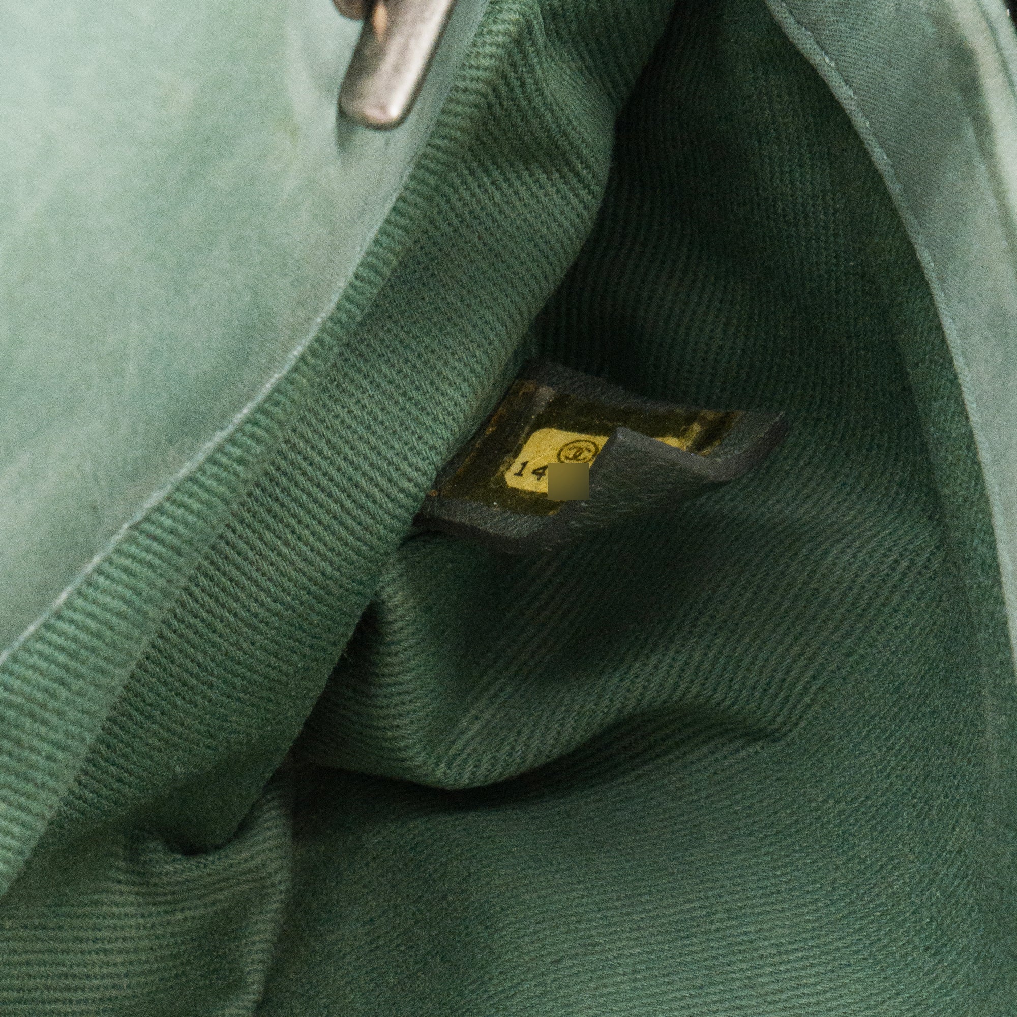 CHANEL - Sac à épaule Mademoiselle Chanel en cuir lisse vert