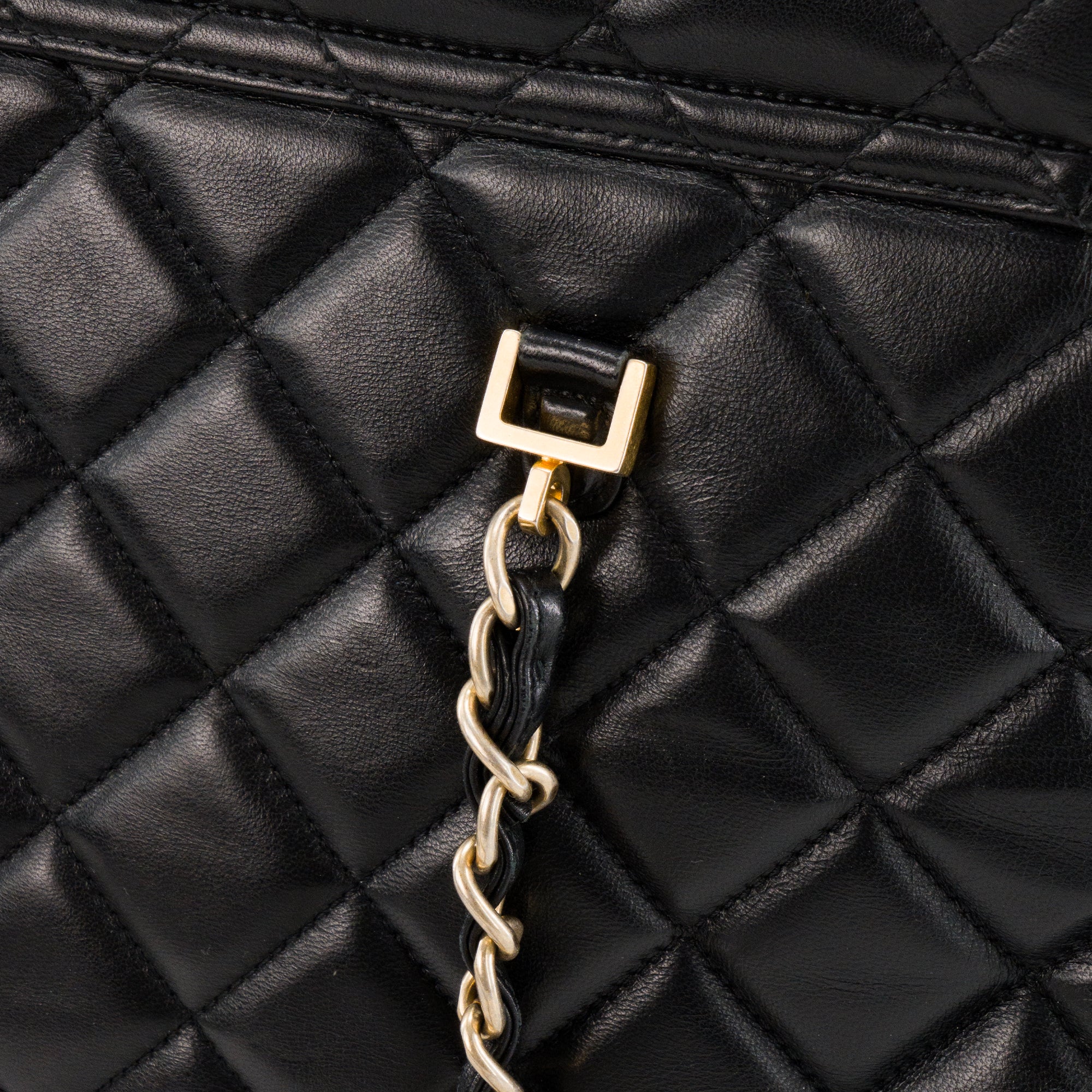 CHANEL - Sac à épaule Misia Camera Chanel en cuir lisse noir