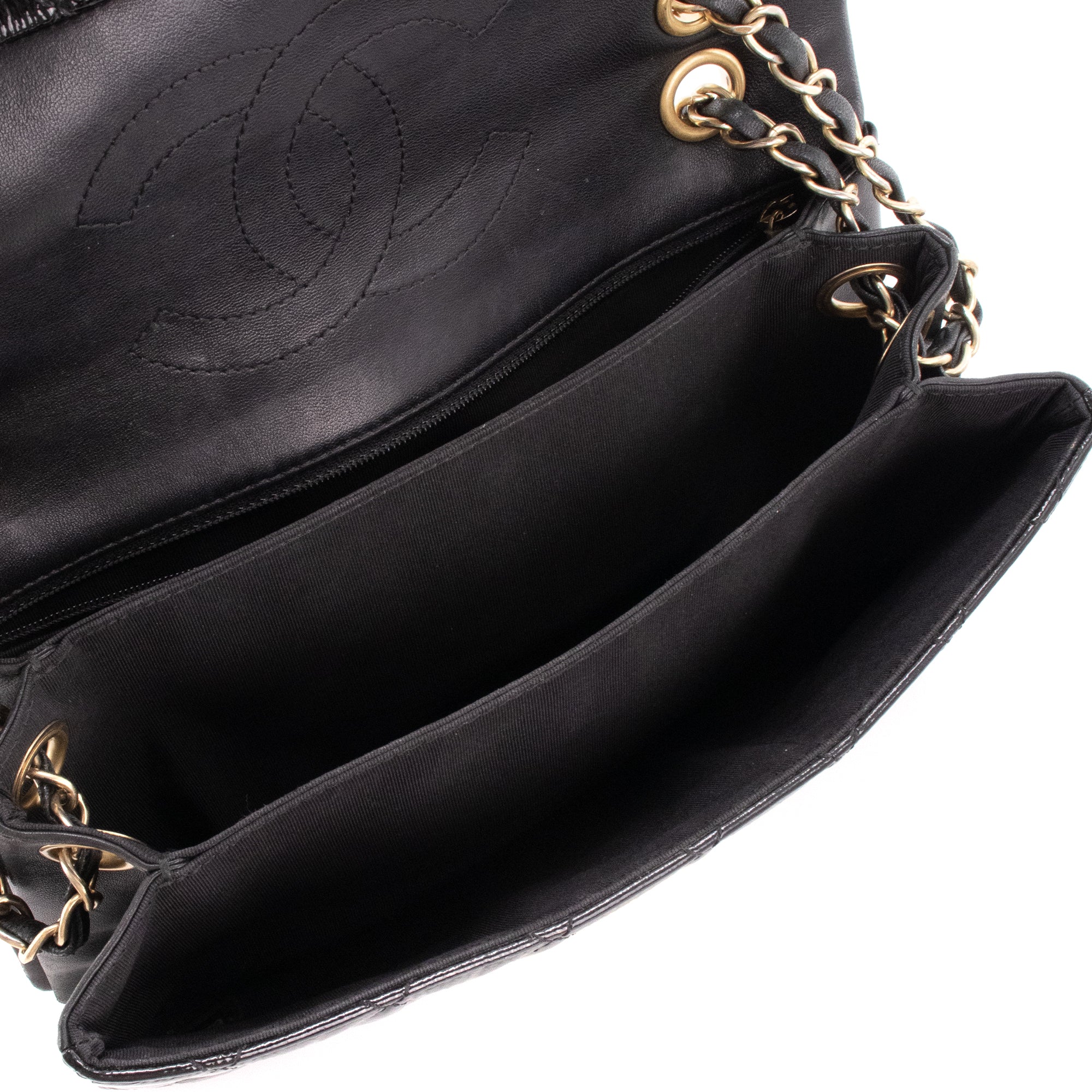 CHANEL - Sac à épaule Pagoda Accordéon Chanel en cuir verni noir