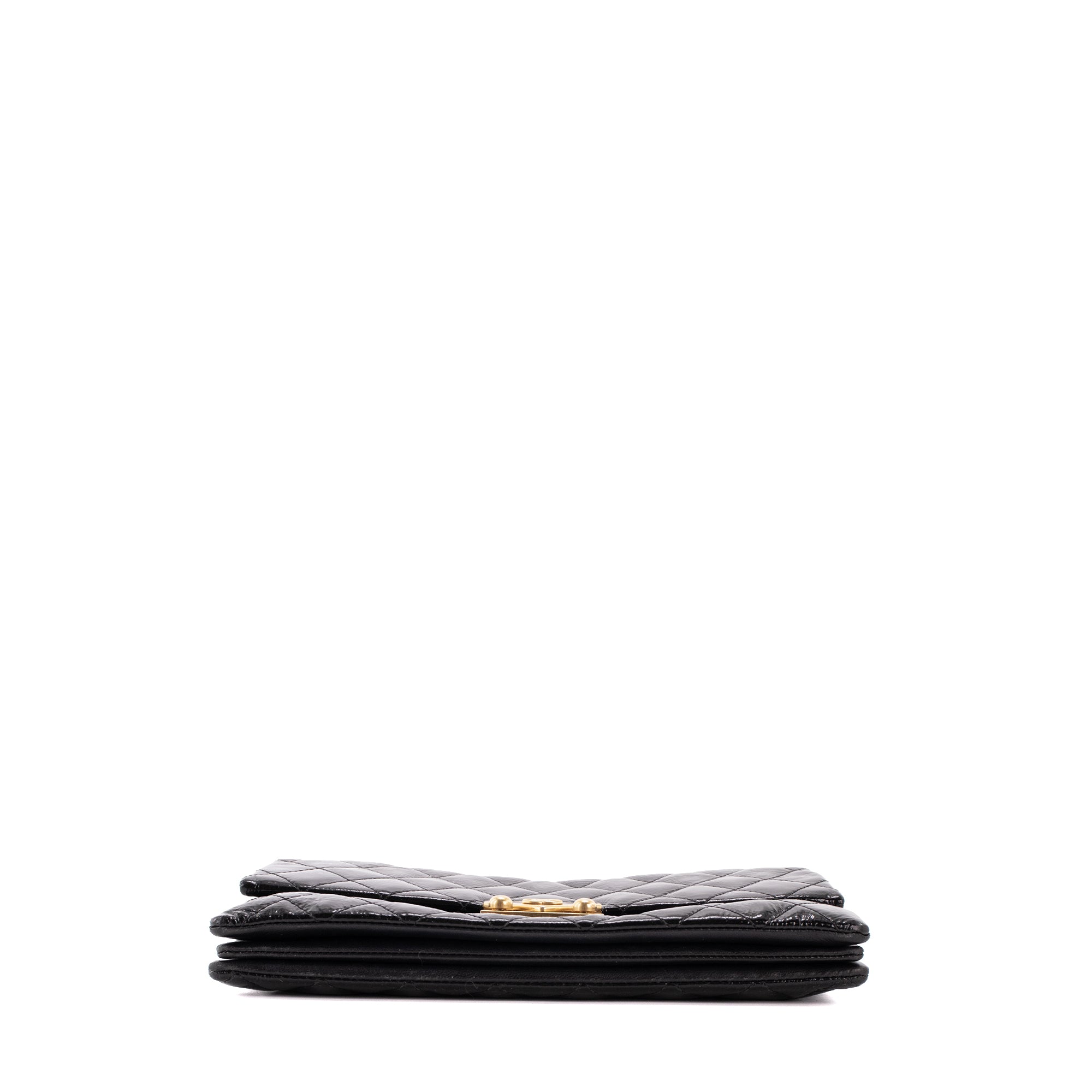 CHANEL - Sac à épaule Pagoda Accordéon Chanel en cuir verni noir