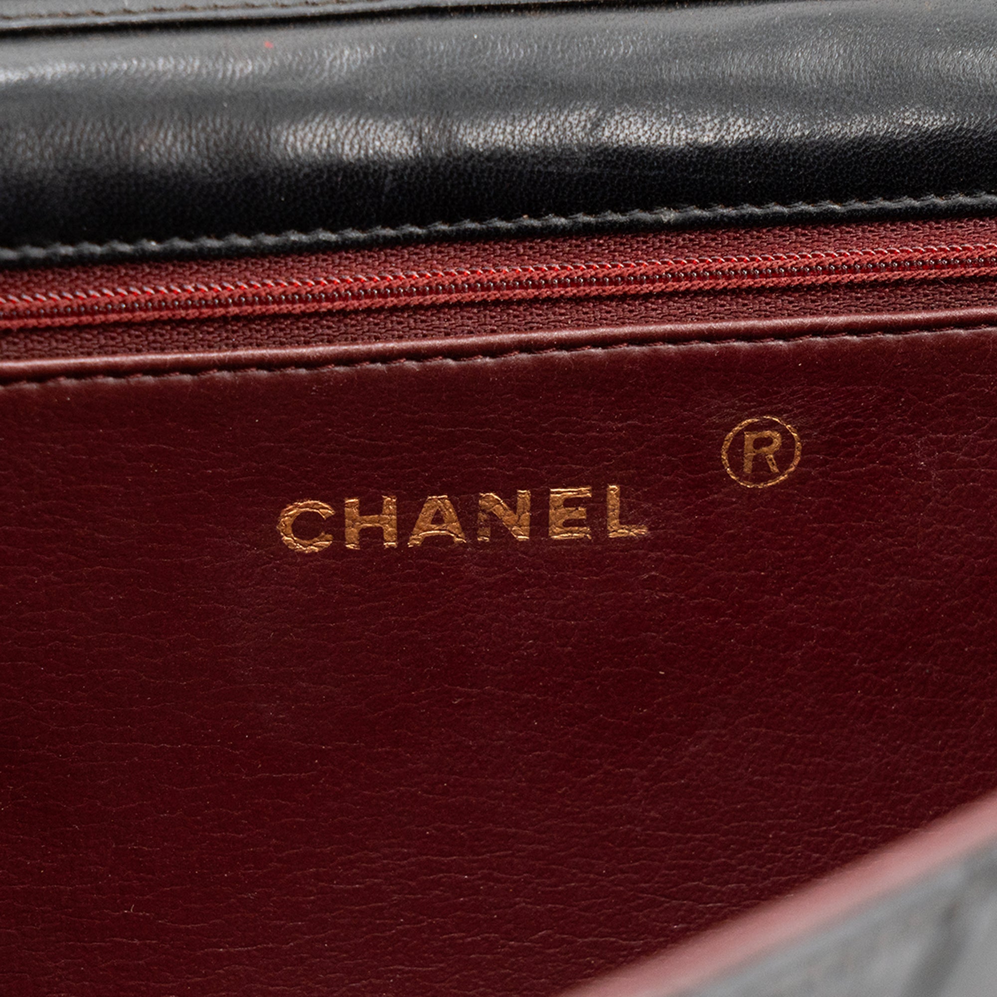 CHANEL - Sac à épaule Classique/Timeless Simple Flap Chanel en cuir lisse noir vintage