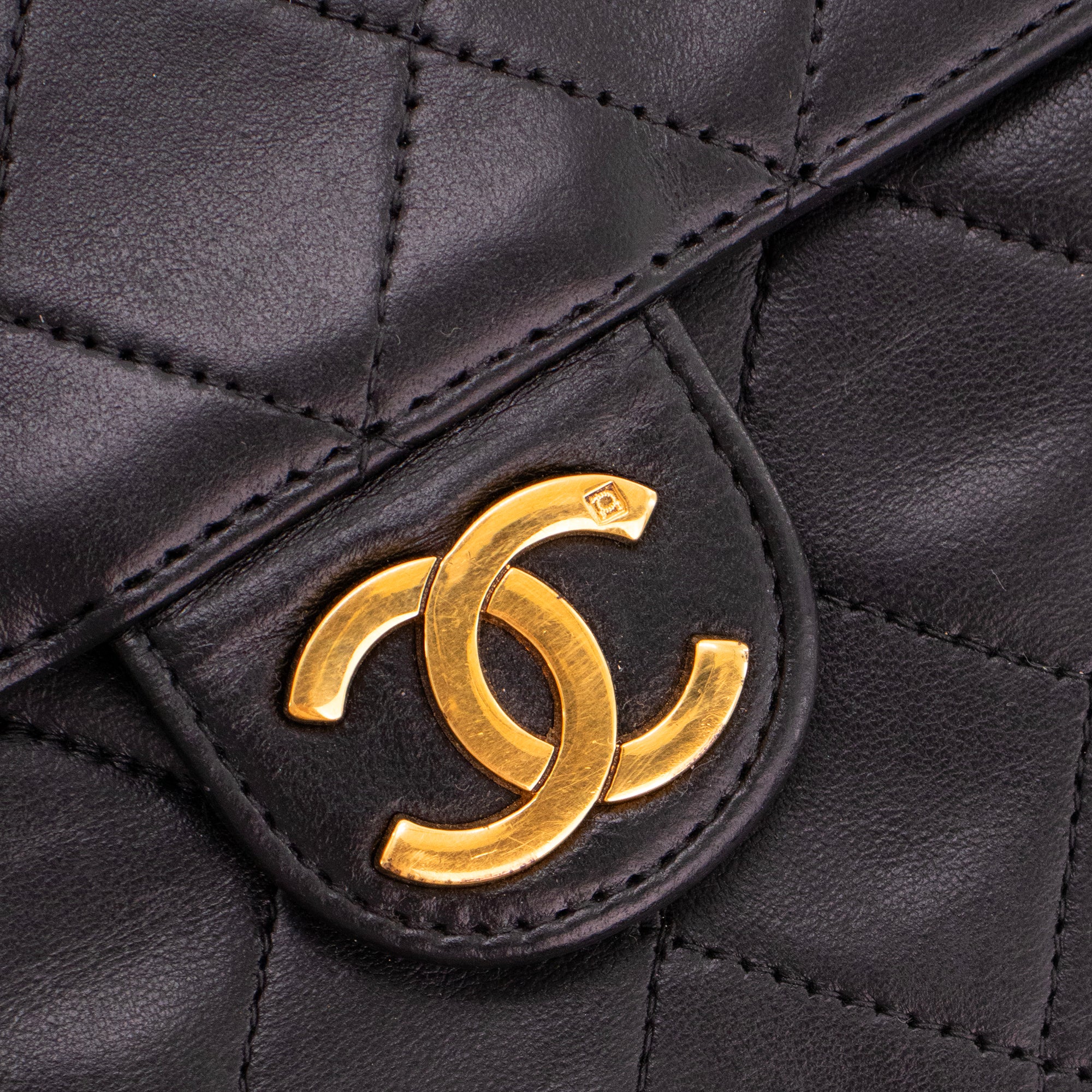 CHANEL - Sac à épaule Simple Rabat Chanel en cuir lisse noir vintage