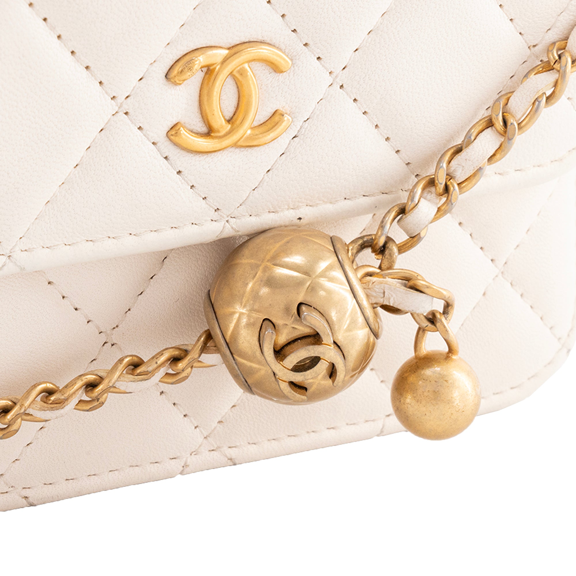 CHANEL - Sac à épaule Wallet On Chain Mini Chanel en cuir lisse blanc