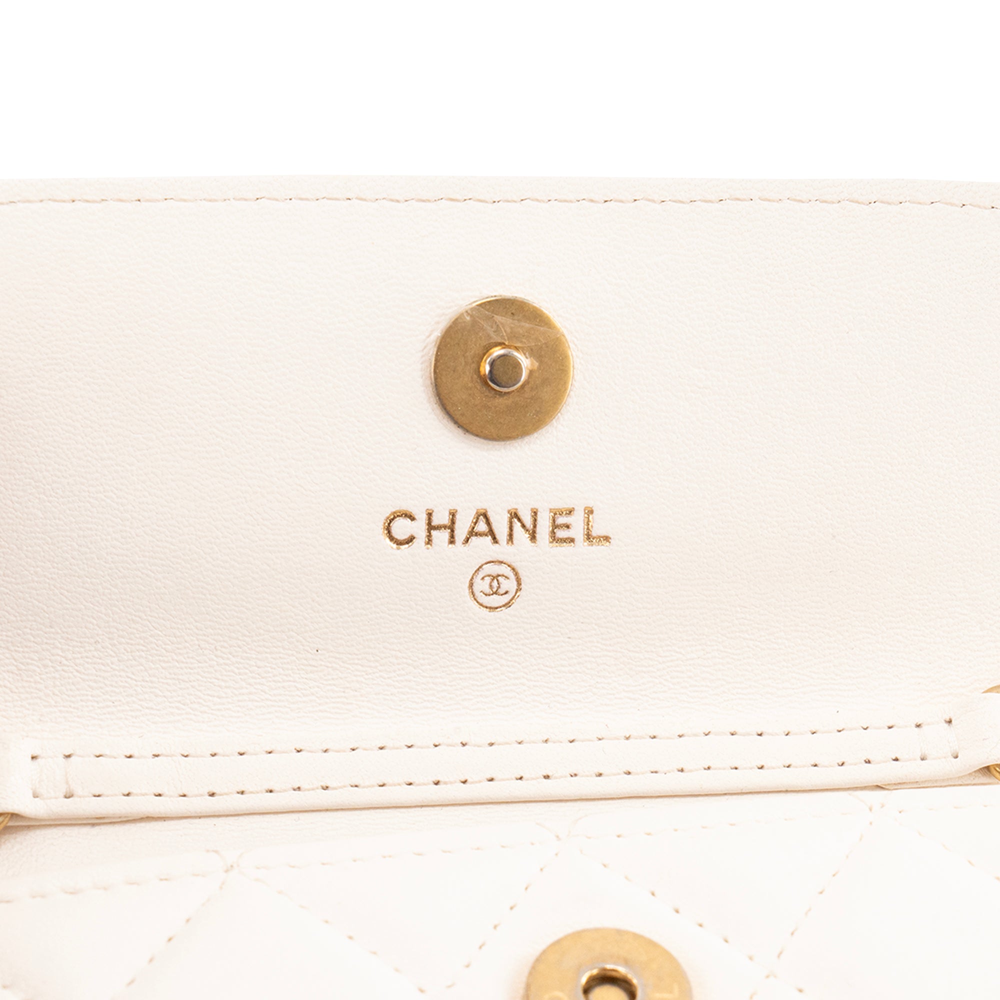 CHANEL - Sac à épaule Wallet On Chain Mini Chanel en cuir lisse blanc