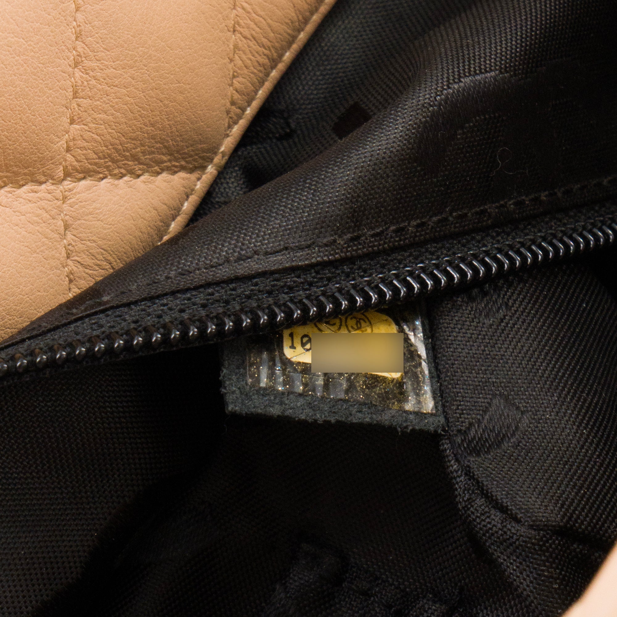 CHANEL - Sac à main Cambon Chanel en cuir lisse beige et noir