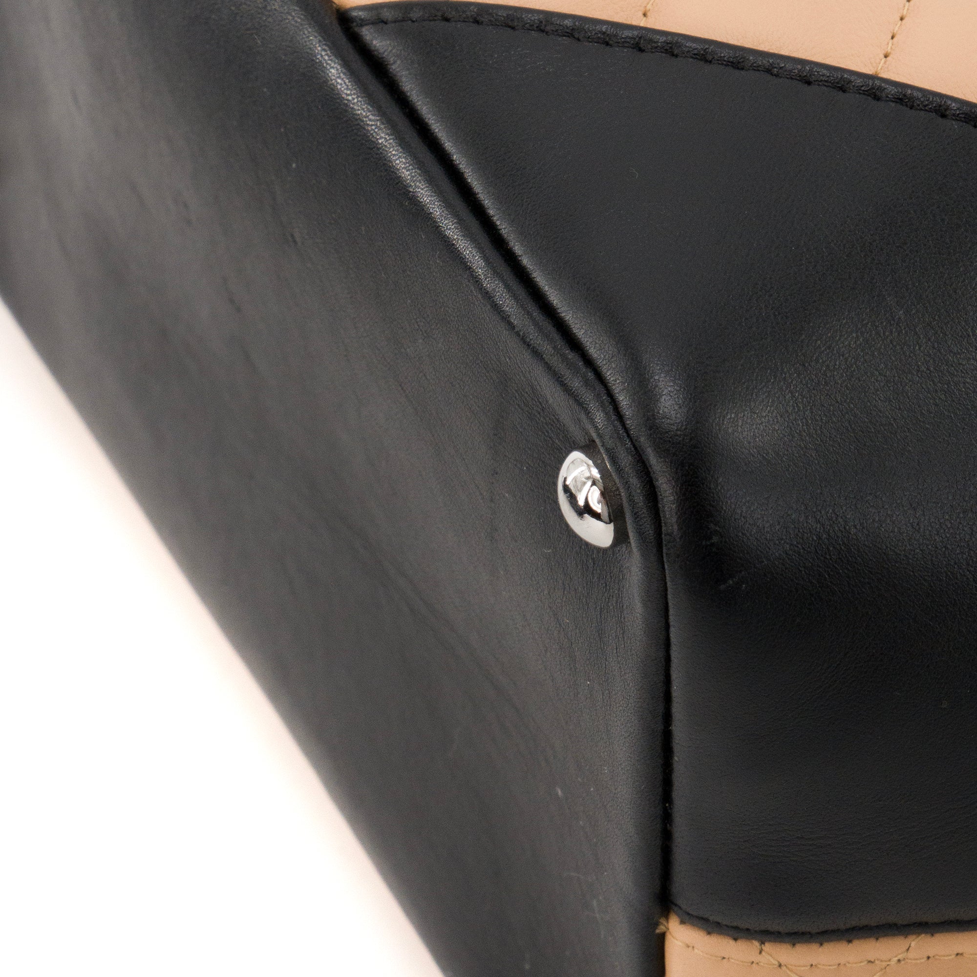 CHANEL - Sac à main Cambon Chanel en cuir lisse beige et noir
