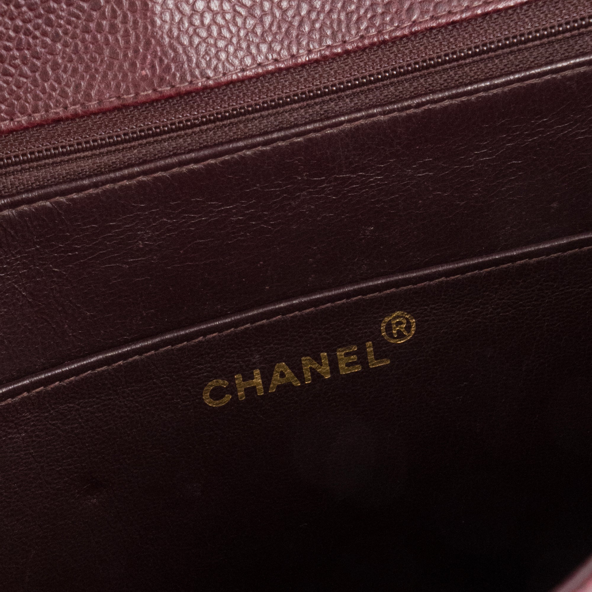CHANEL - Sac à main Cartable Chanel en cuir caviar bordeaux vintage