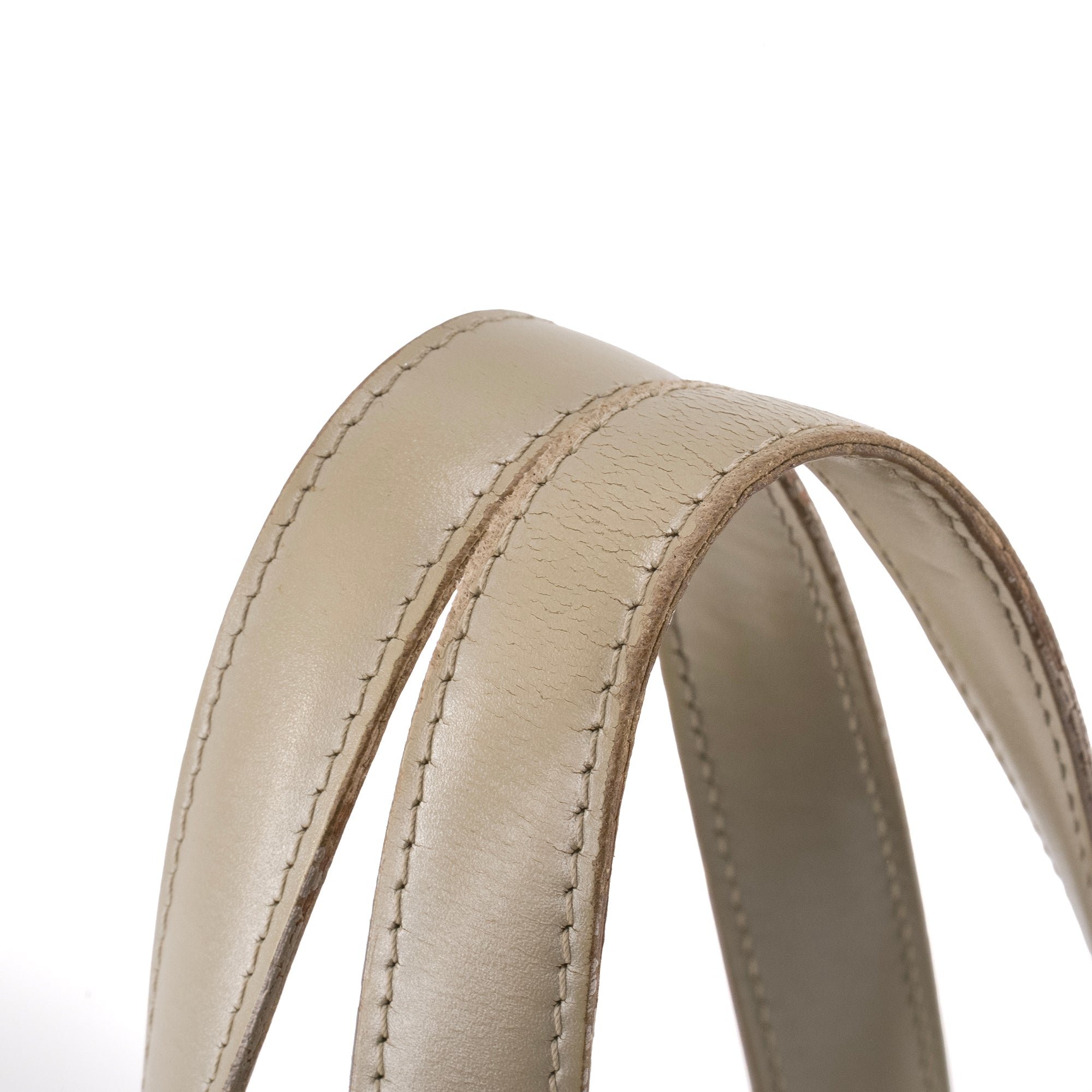 CHANEL - Sac cabas New Travel Line Chanel en toile blanche et dorée