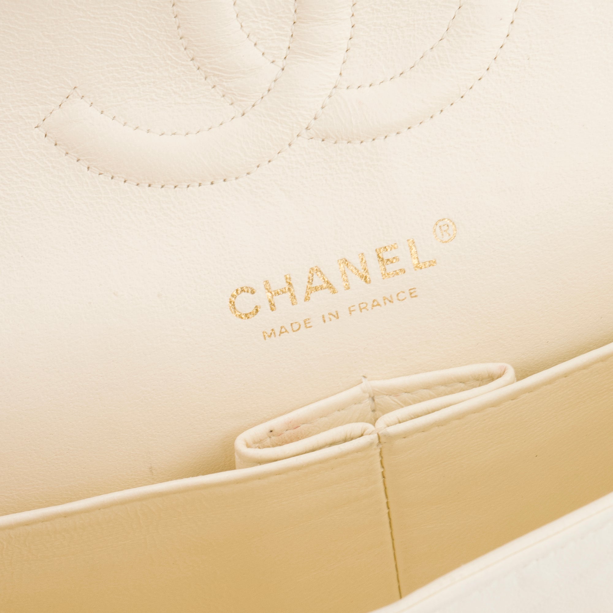 CHANEL - Sac à main Classique/Timeless 11.12 Chanel en cuir blanc vintage