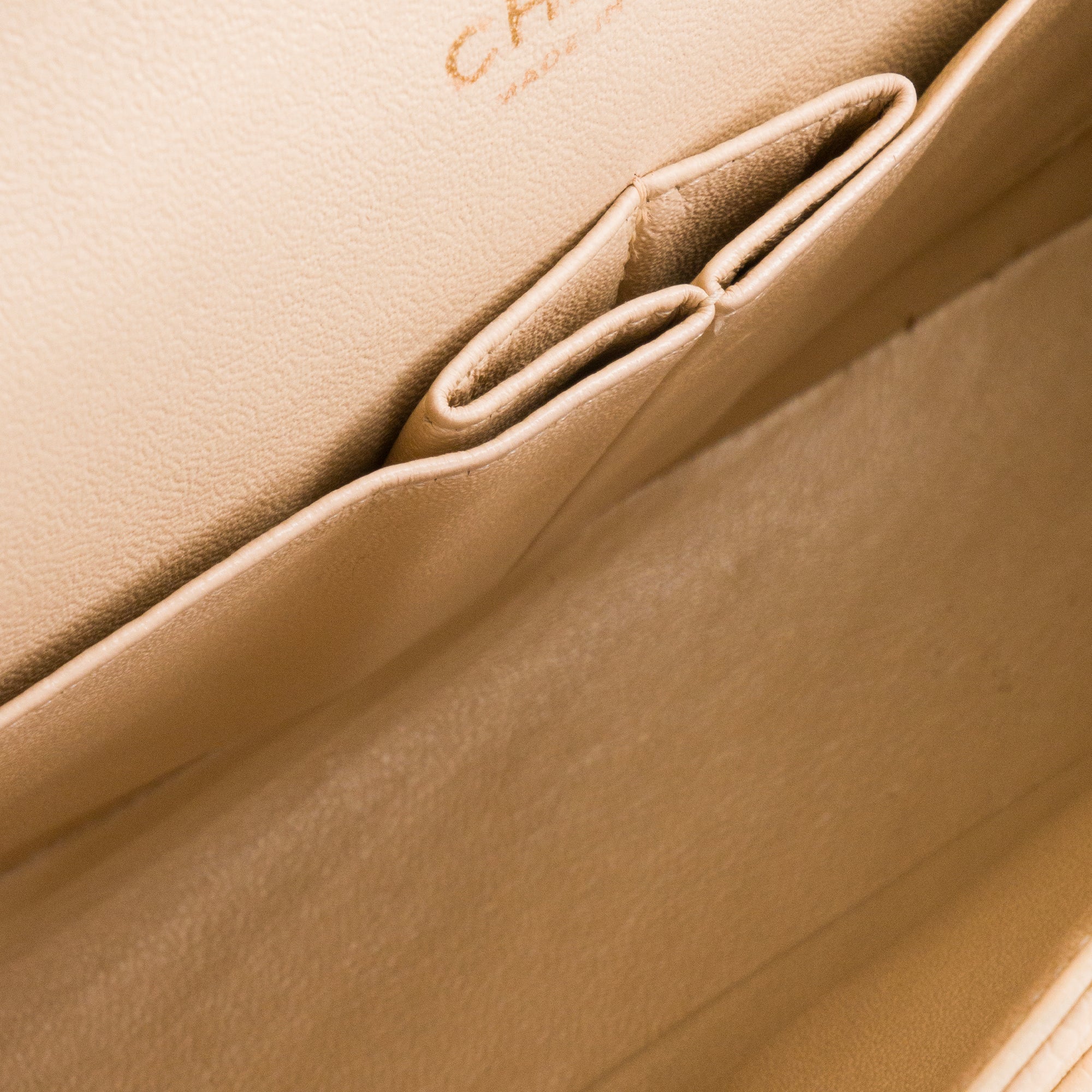 CHANEL - Sac à main Classique/Timeless 11.12 Chanel en cuir caviar beige