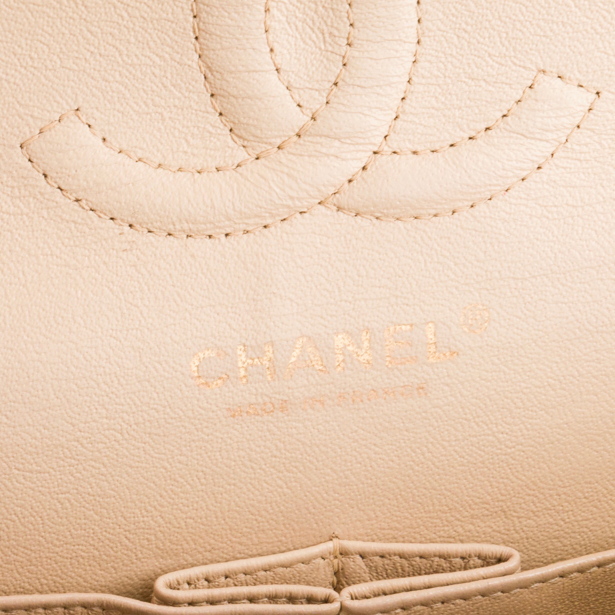 CHANEL - Sac à main Classique/Timeless 11.12 Chanel en cuir caviar beige