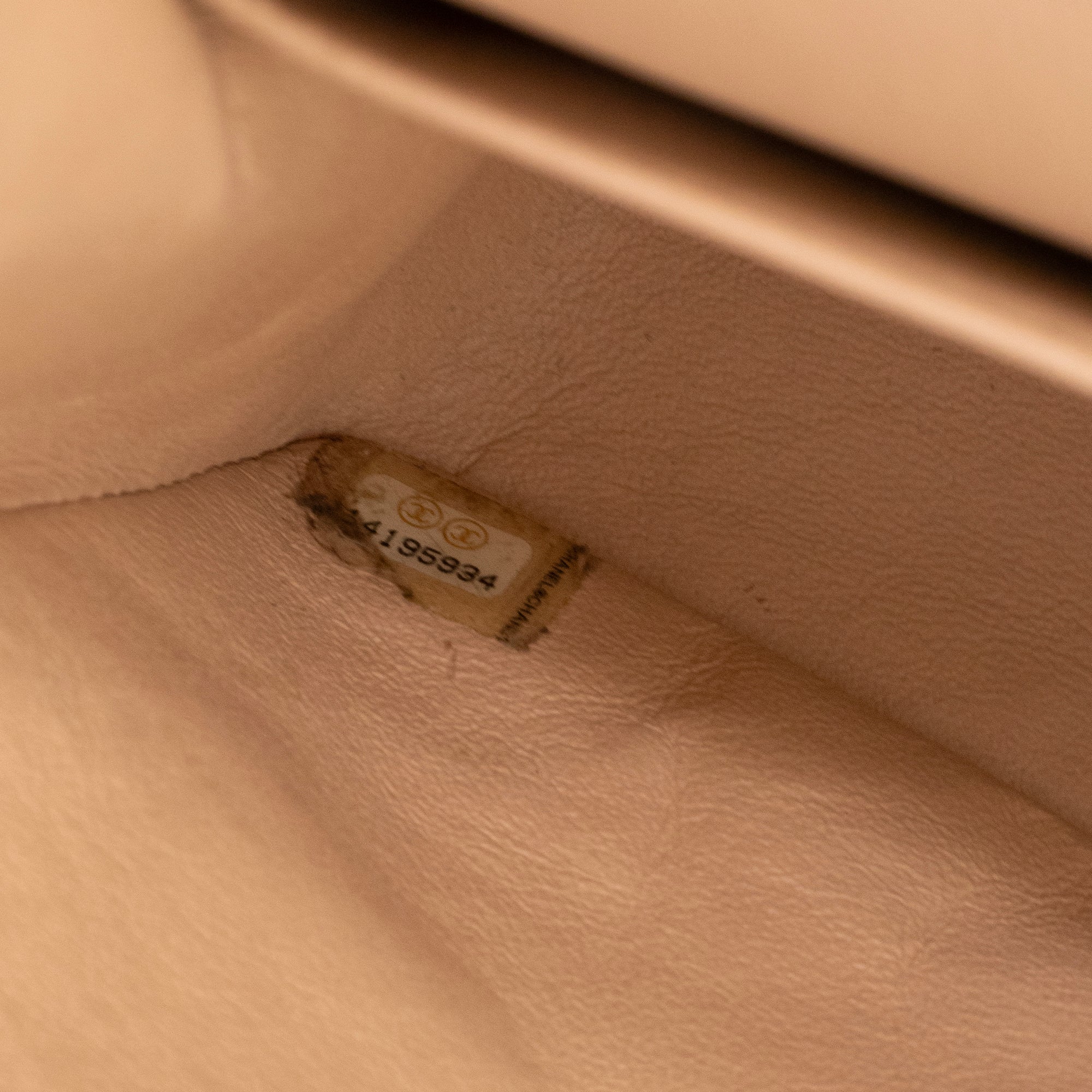 CHANEL - Sac à main Classique/Timeless 11.12 Chanel en cuir caviar beige