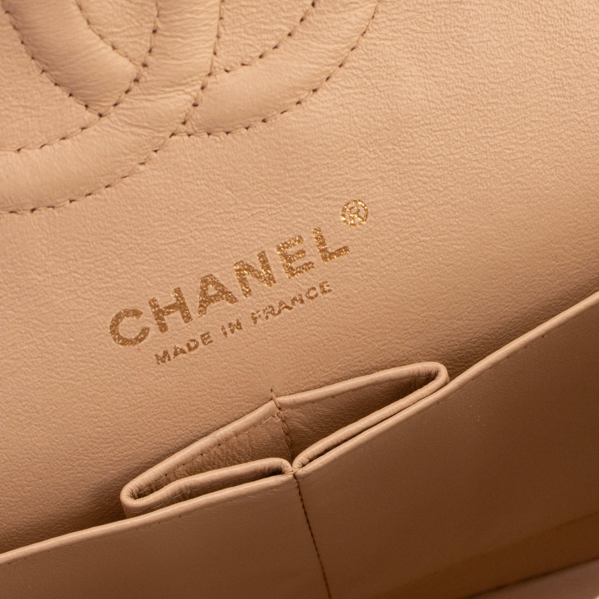 CHANEL - Sac à main Classique/Timeless 11.12 Chanel en cuir caviar beige