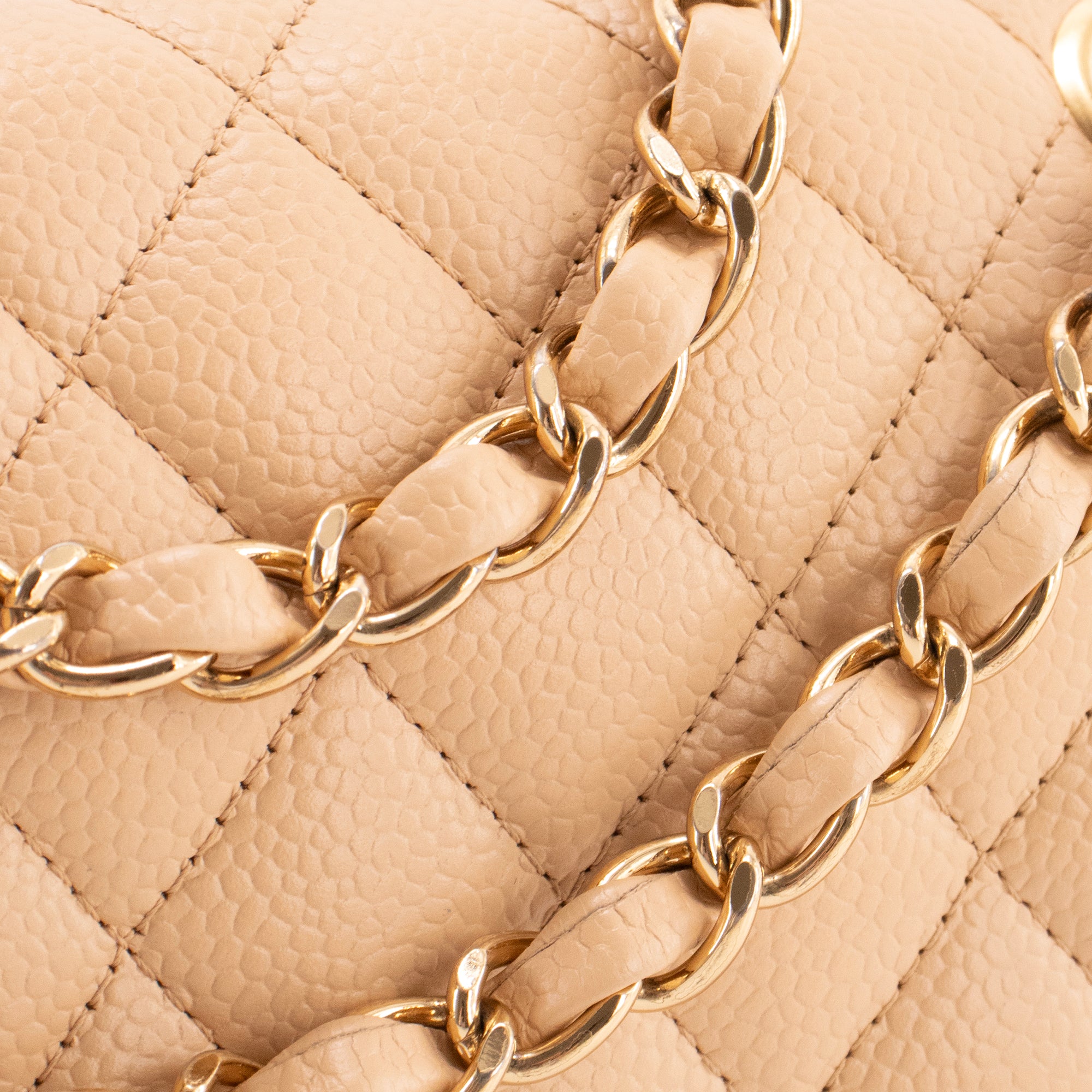 CHANEL - Sac à main Classique/Timeless 11.12 Chanel en cuir caviar beige