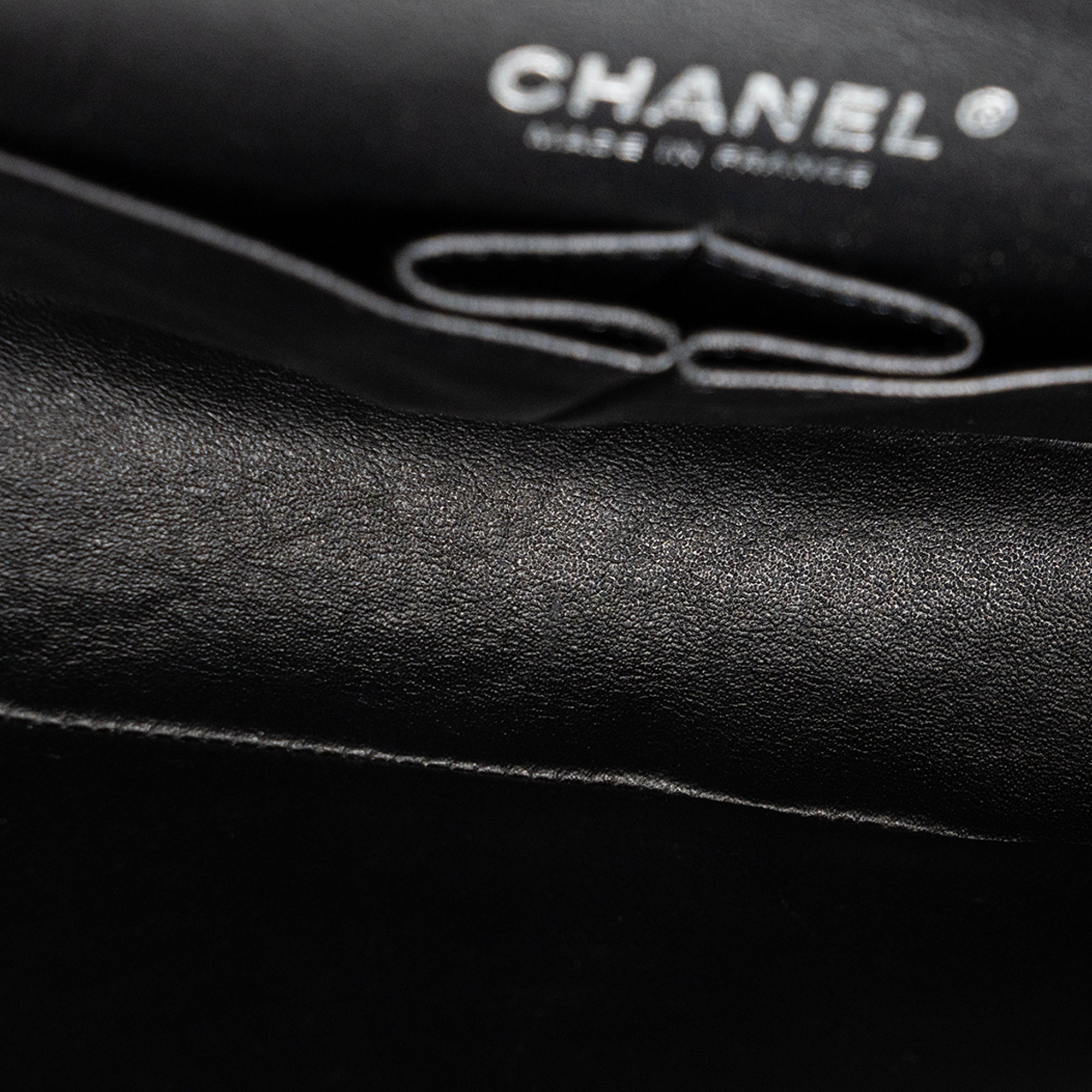 CHANEL - Sac à main Classique/Timeless 11.12 Chanel en cuir caviar noir